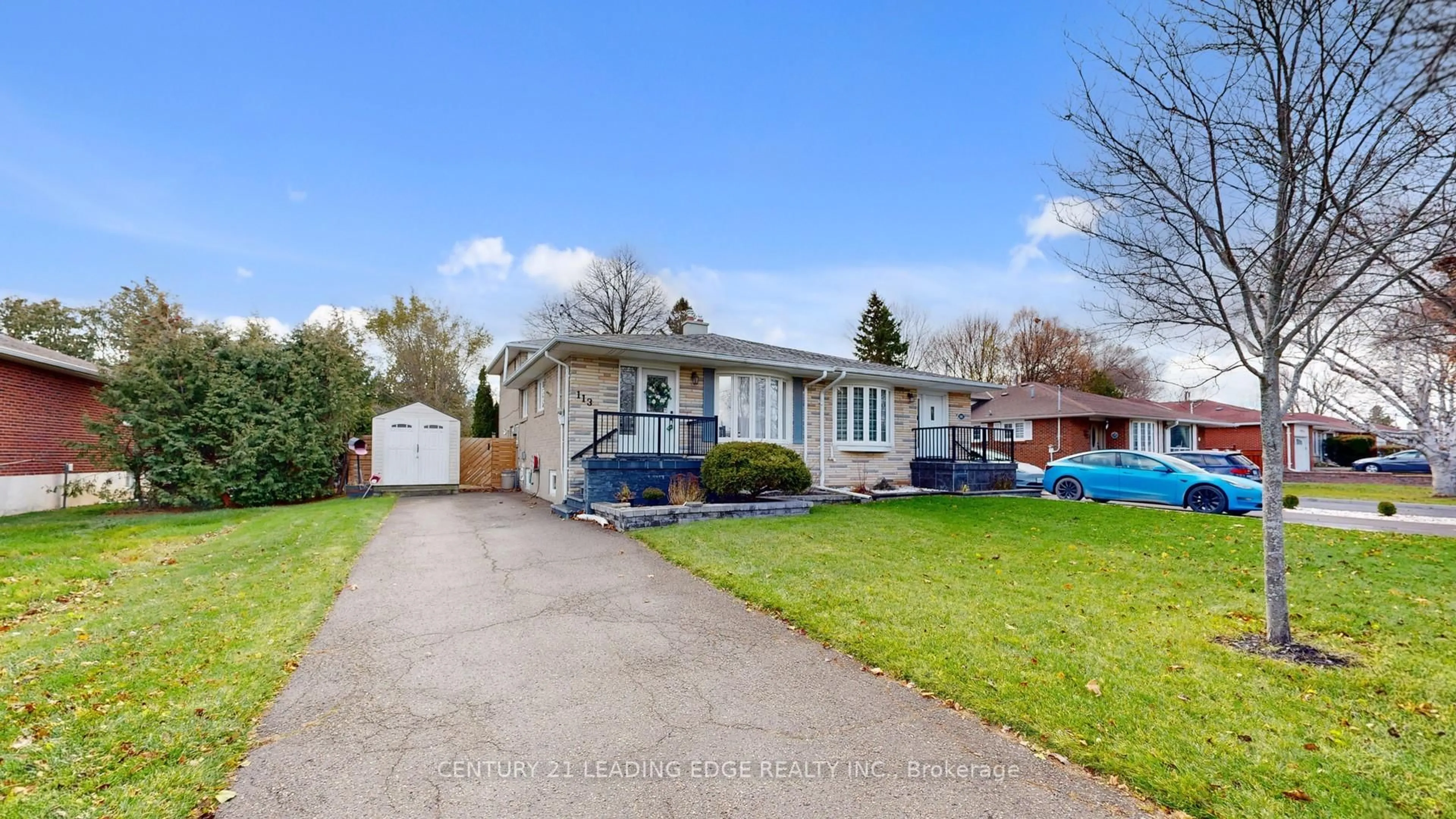 A pic from outside/outdoor area/front of a property/back of a property/a pic from drone, street for 113 Sherwood Forest Dr, Markham Ontario L3P 1P9