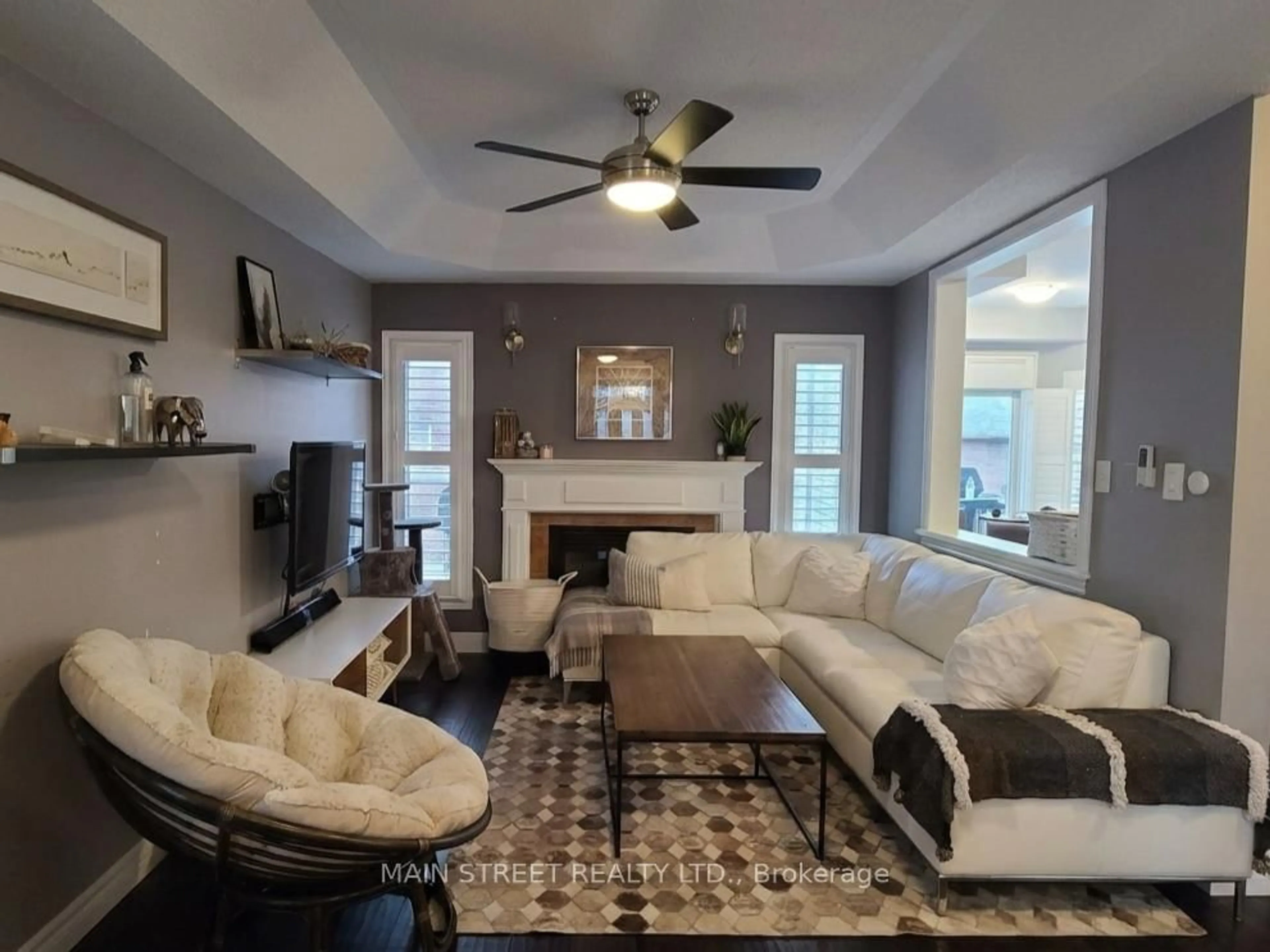 Living room with furniture, unknown for 25 Lundigan Dr, Georgina Ontario L4P 0C2