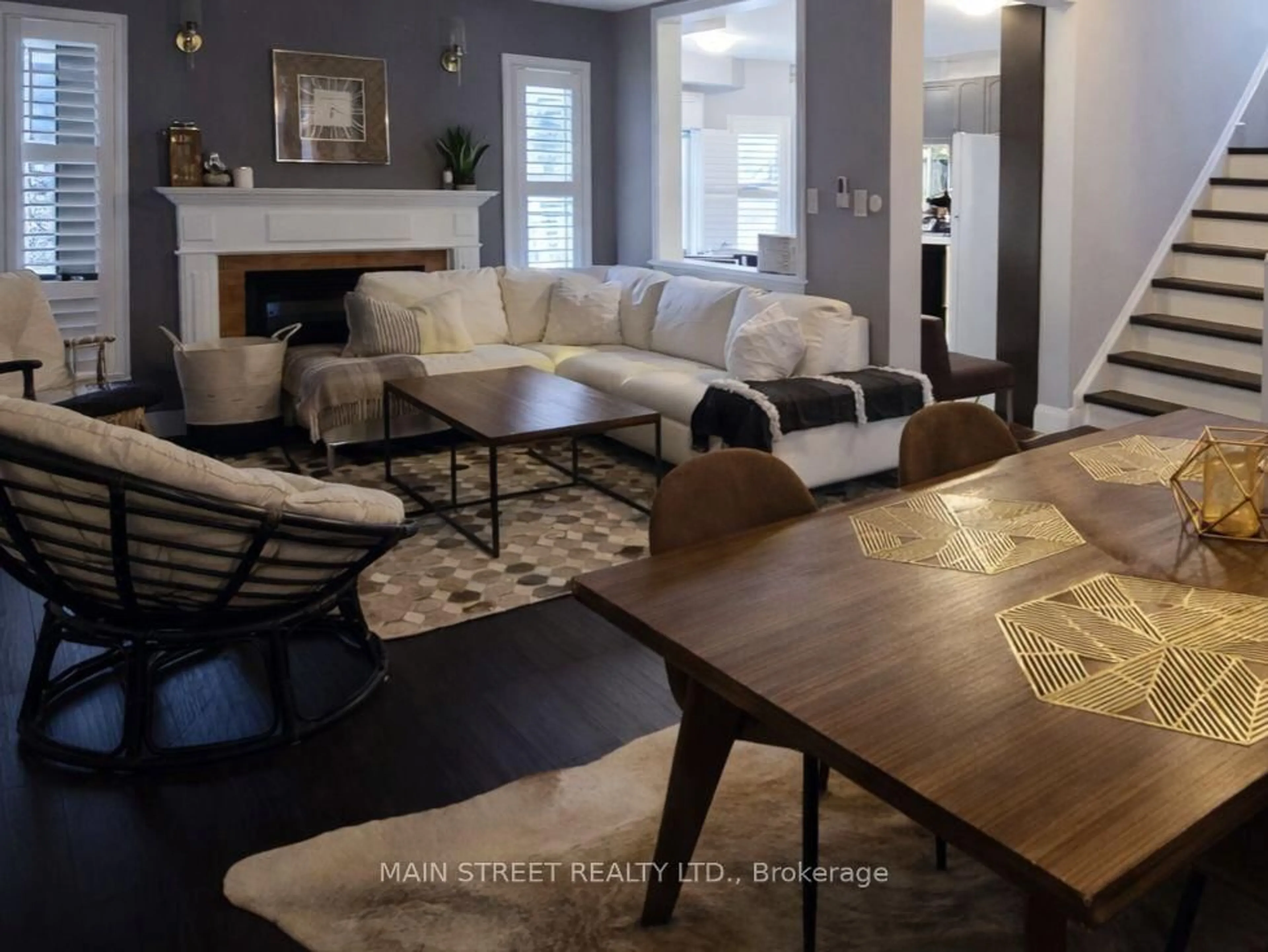 Living room with furniture, unknown for 25 Lundigan Dr, Georgina Ontario L4P 0C2