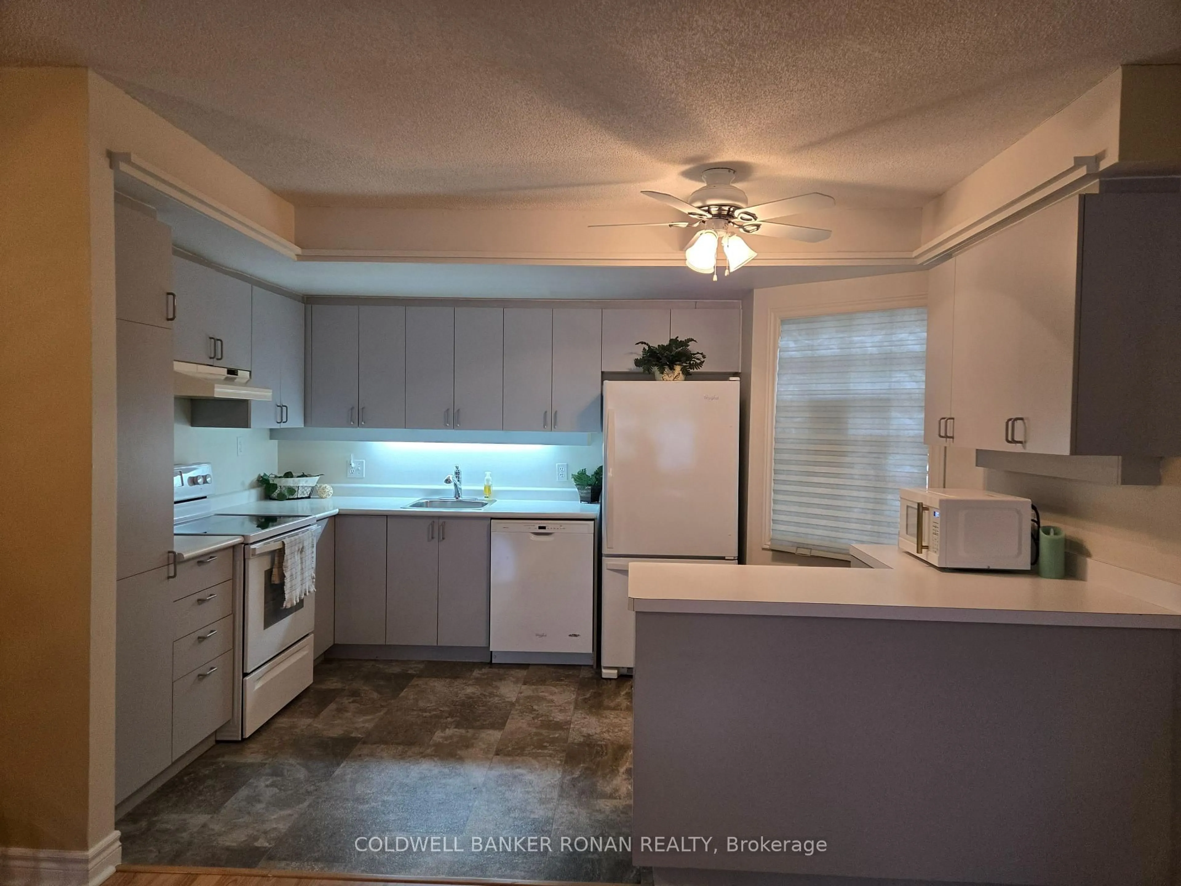 Standard kitchen, ceramic/tile floor for 77 Mill St #24, New Tecumseth Ontario L0G 1W0