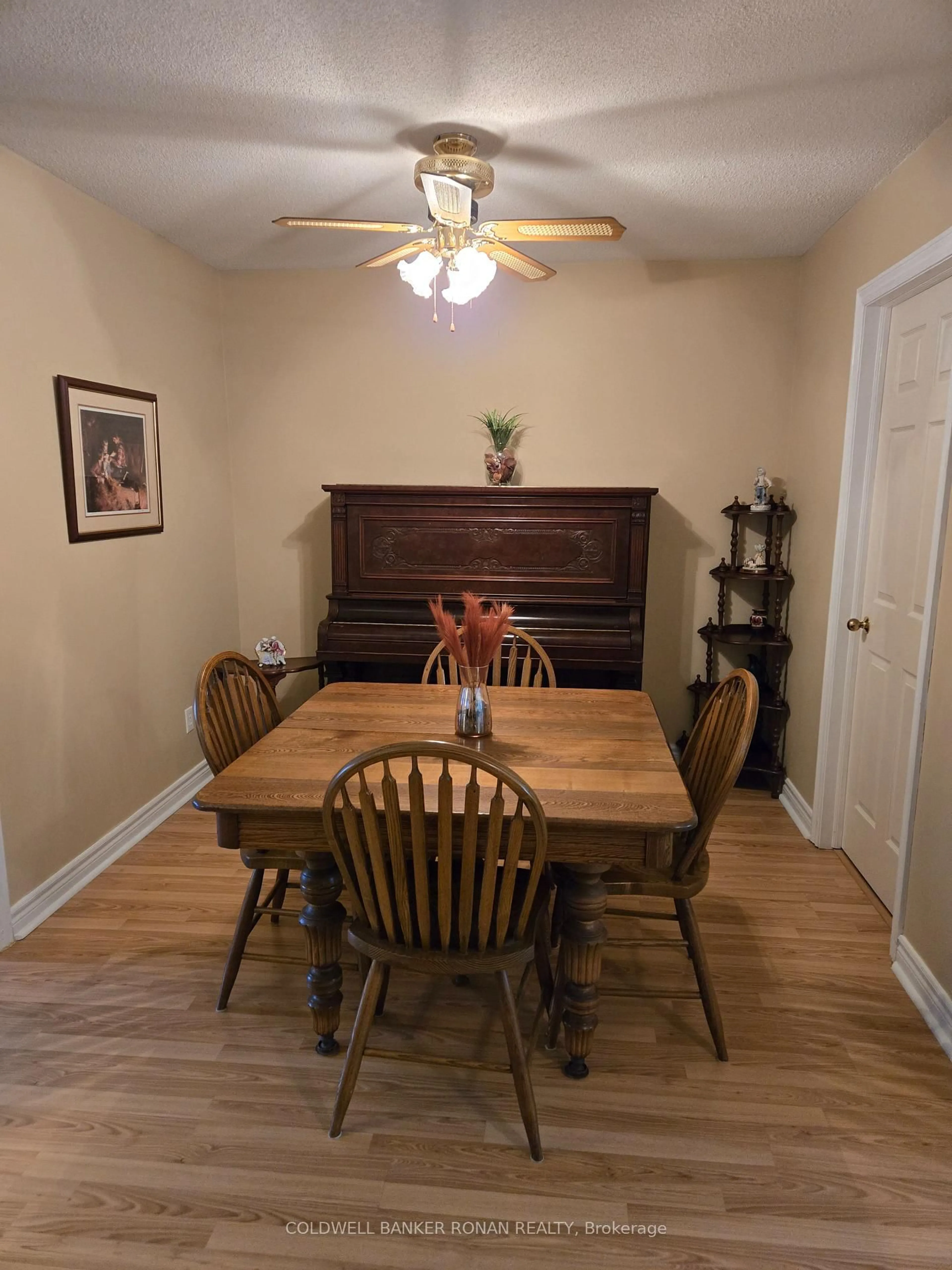 Dining room, wood/laminate floor for 77 Mill St #24, New Tecumseth Ontario L0G 1W0