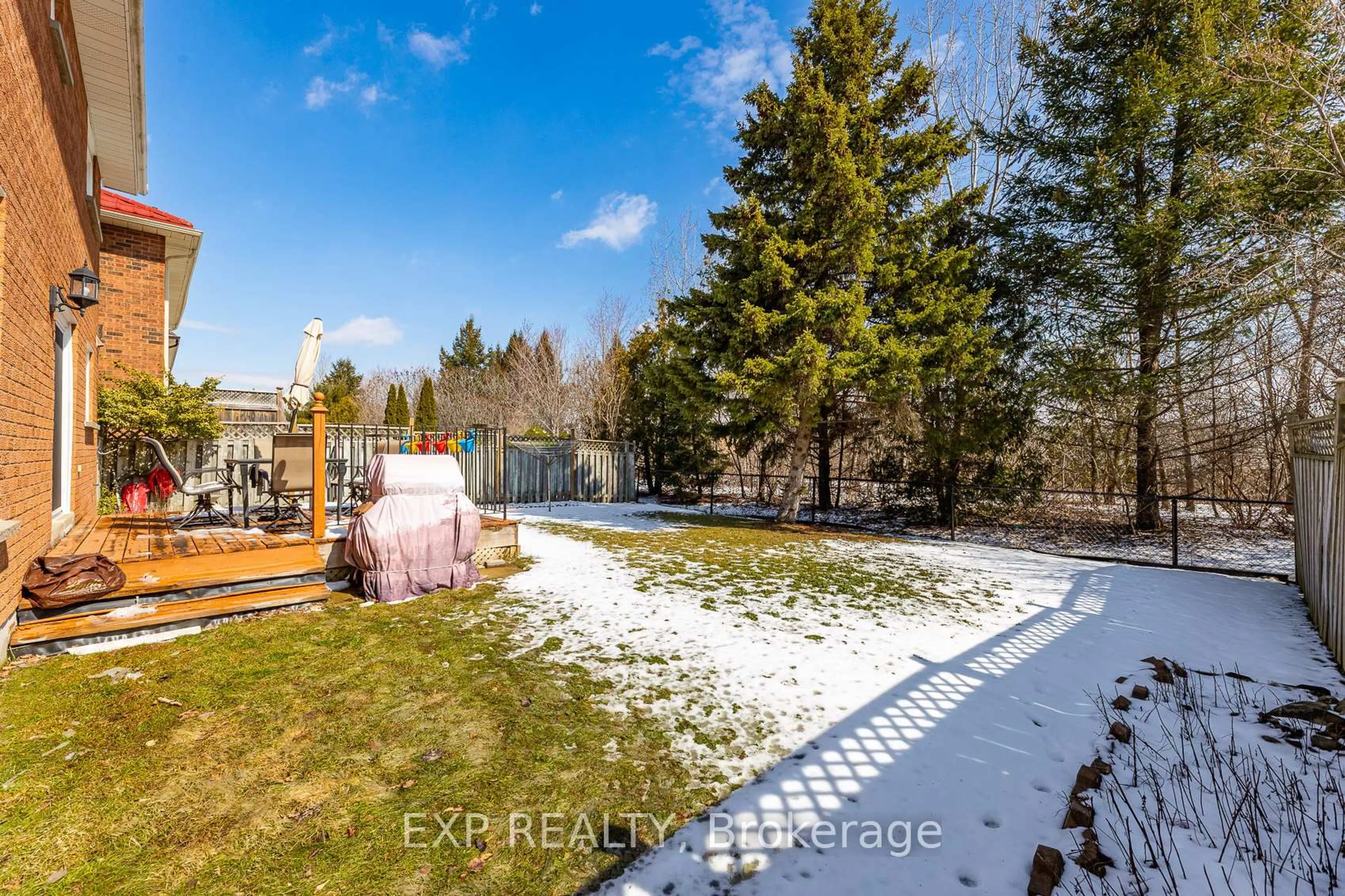 A pic from outside/outdoor area/front of a property/back of a property/a pic from drone, unknown for 81 Southgate Cres, Richmond Hill Ontario L4B 2E7
