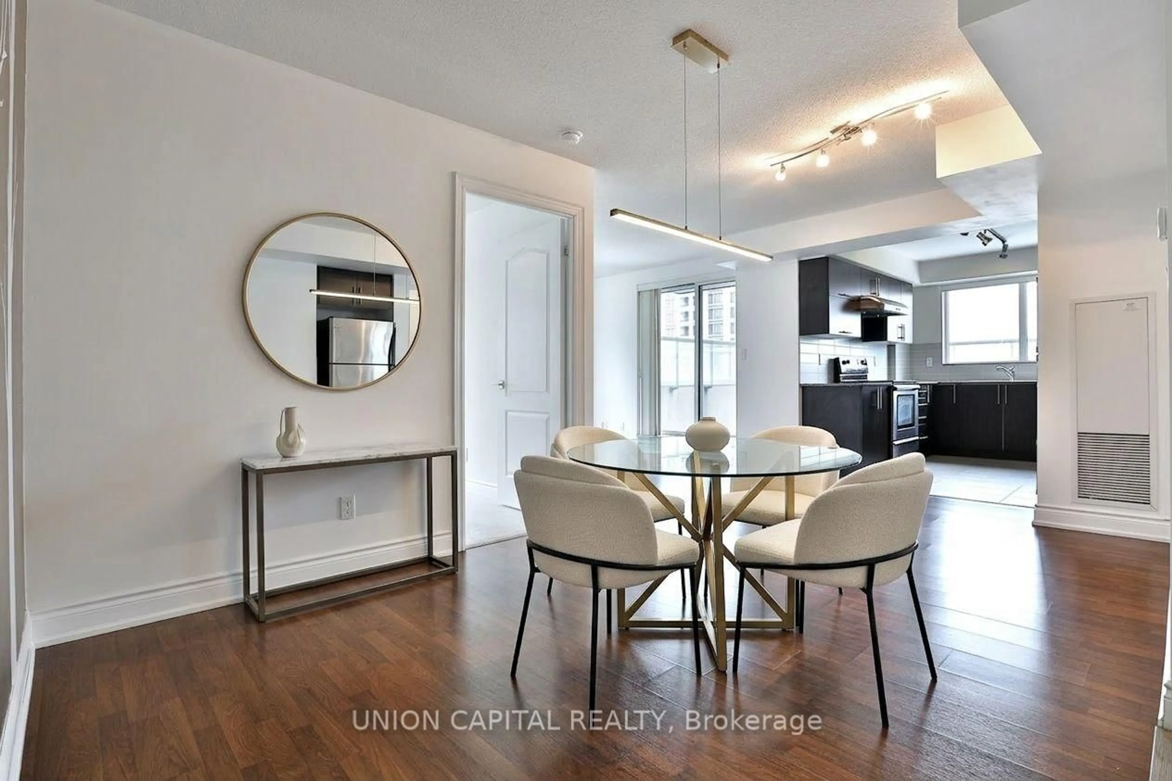 Dining room, wood/laminate floor for 60 South Town Centre Blvd #816, Markham Ontario L3R 7Z9