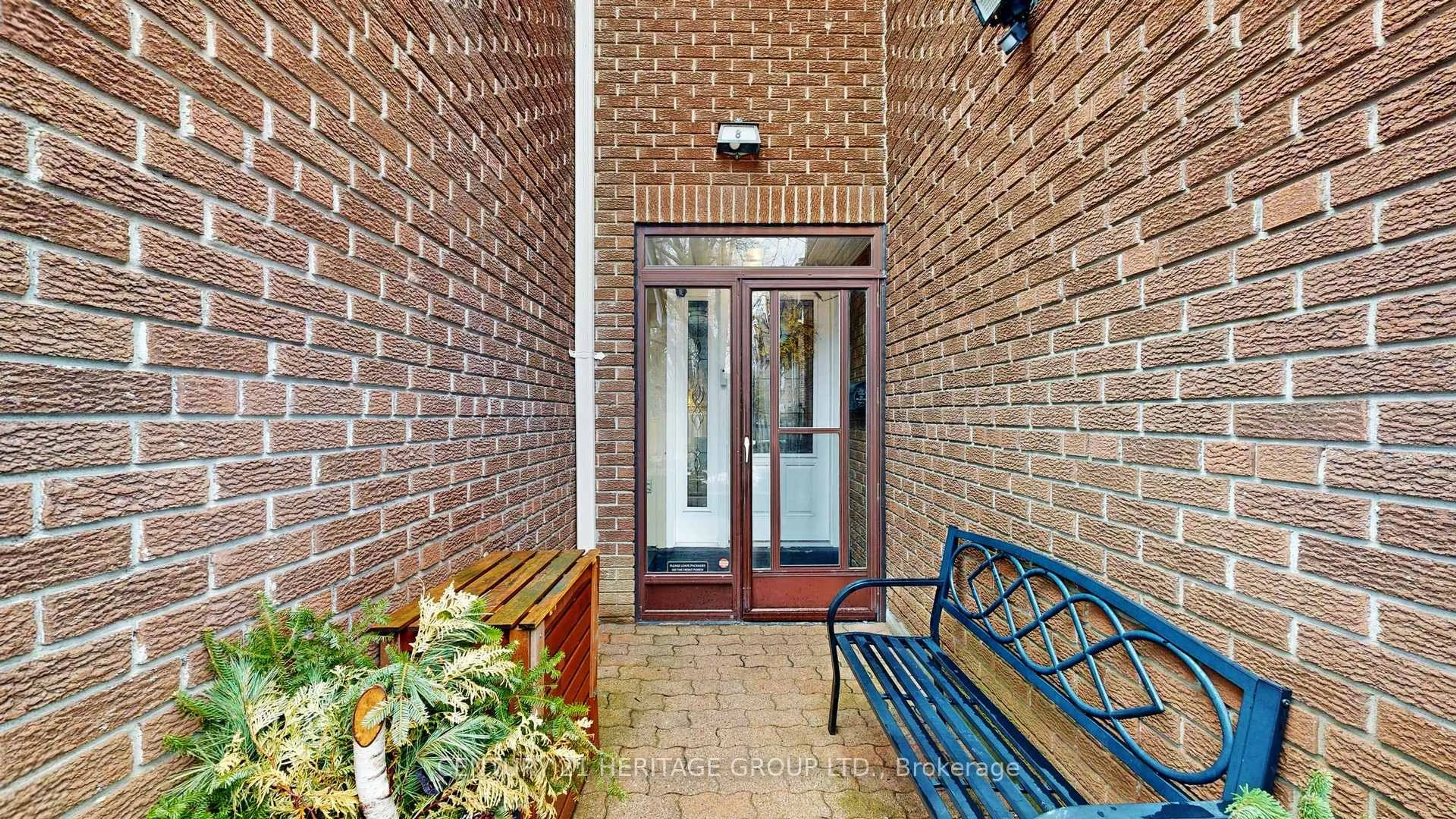 Indoor foyer for 8 Dunkeld Way, Markham Ontario L3T 4Y9