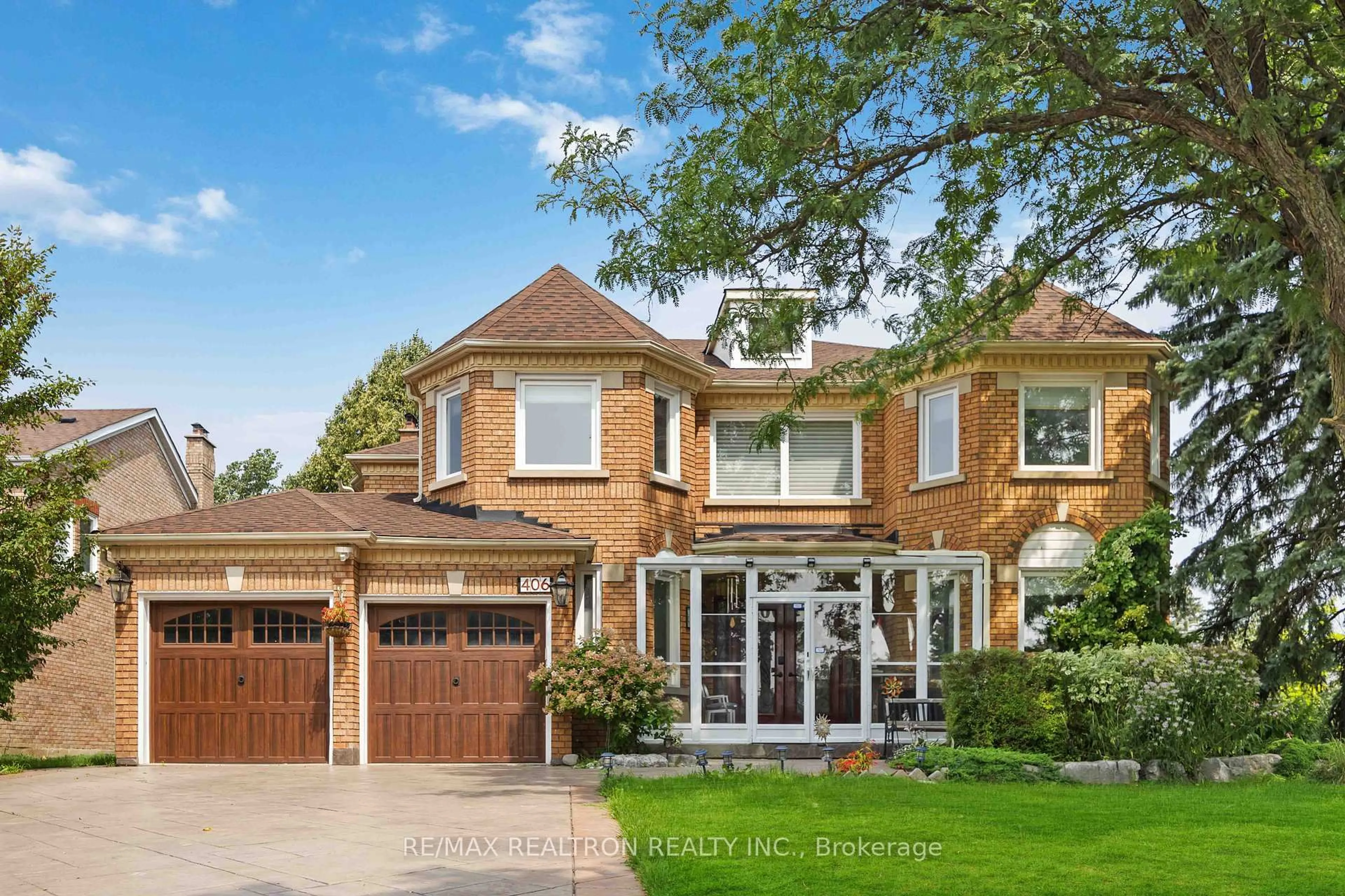 Home with brick exterior material, street for 406 Weldrick Rd, Richmond Hill Ontario L4B 2M8