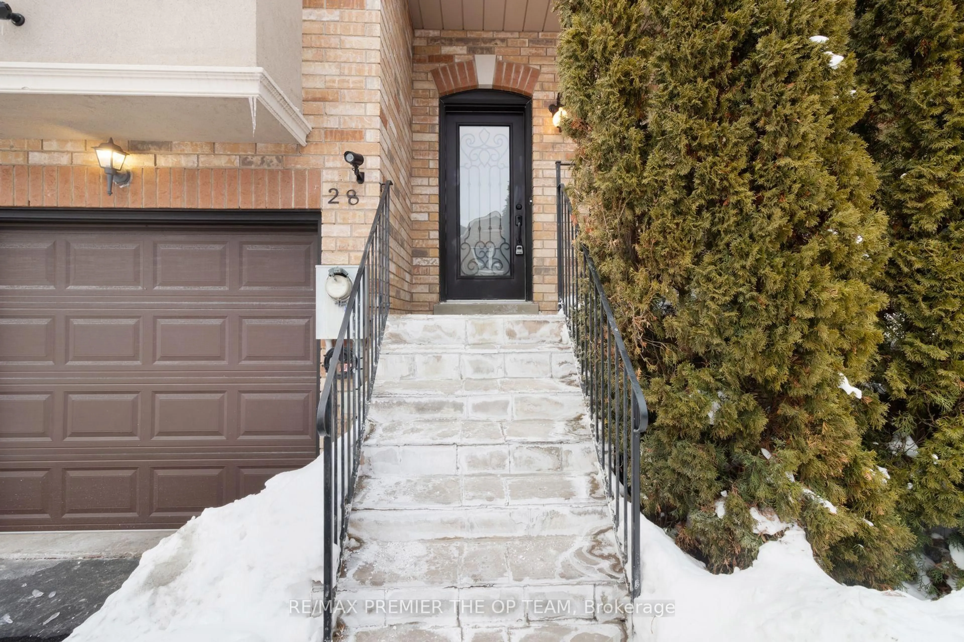 Indoor entryway for 28 Kelso Cres, Vaughan Ontario L6A 2C7
