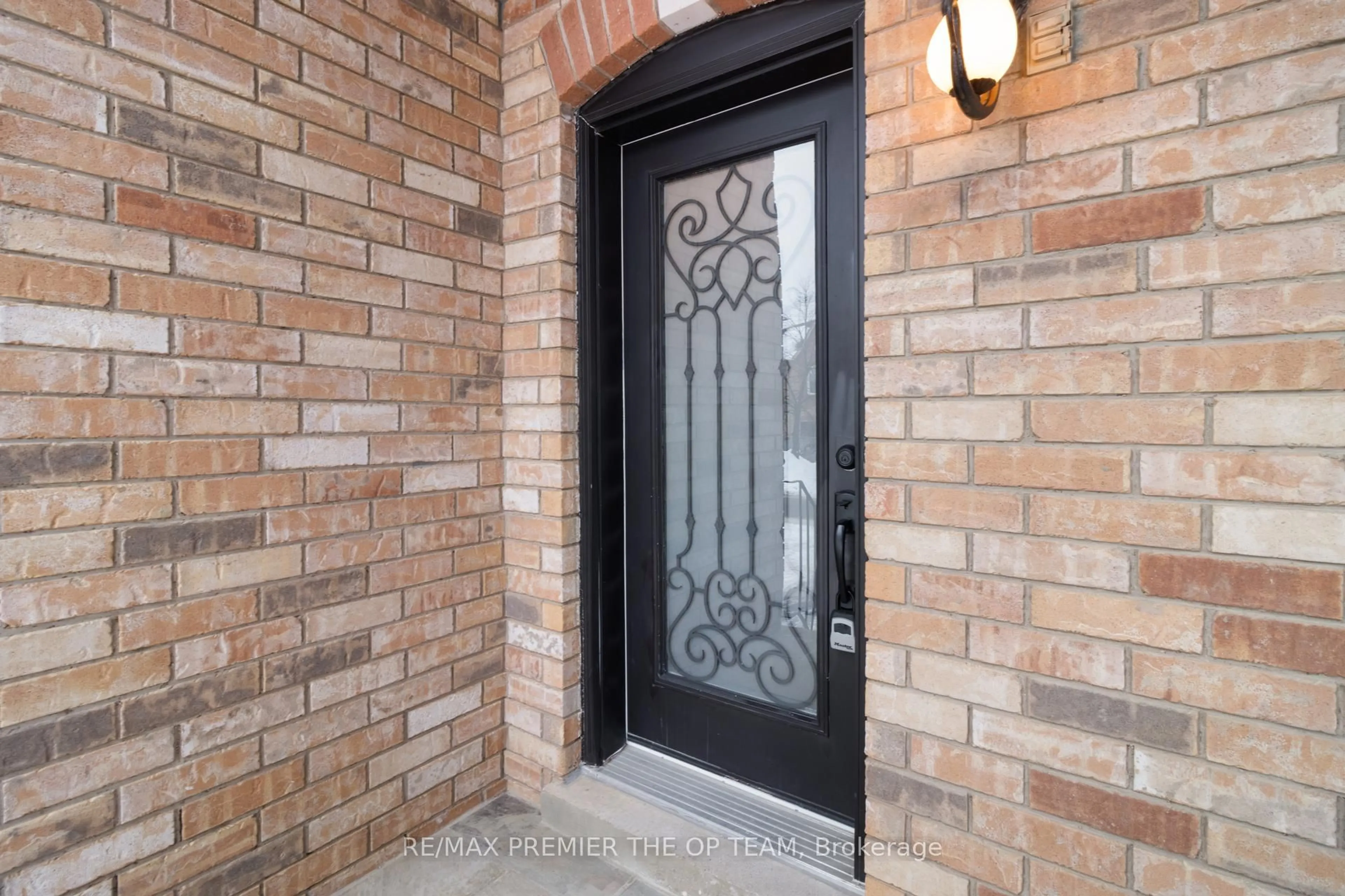 Indoor entryway for 28 Kelso Cres, Vaughan Ontario L6A 2C7