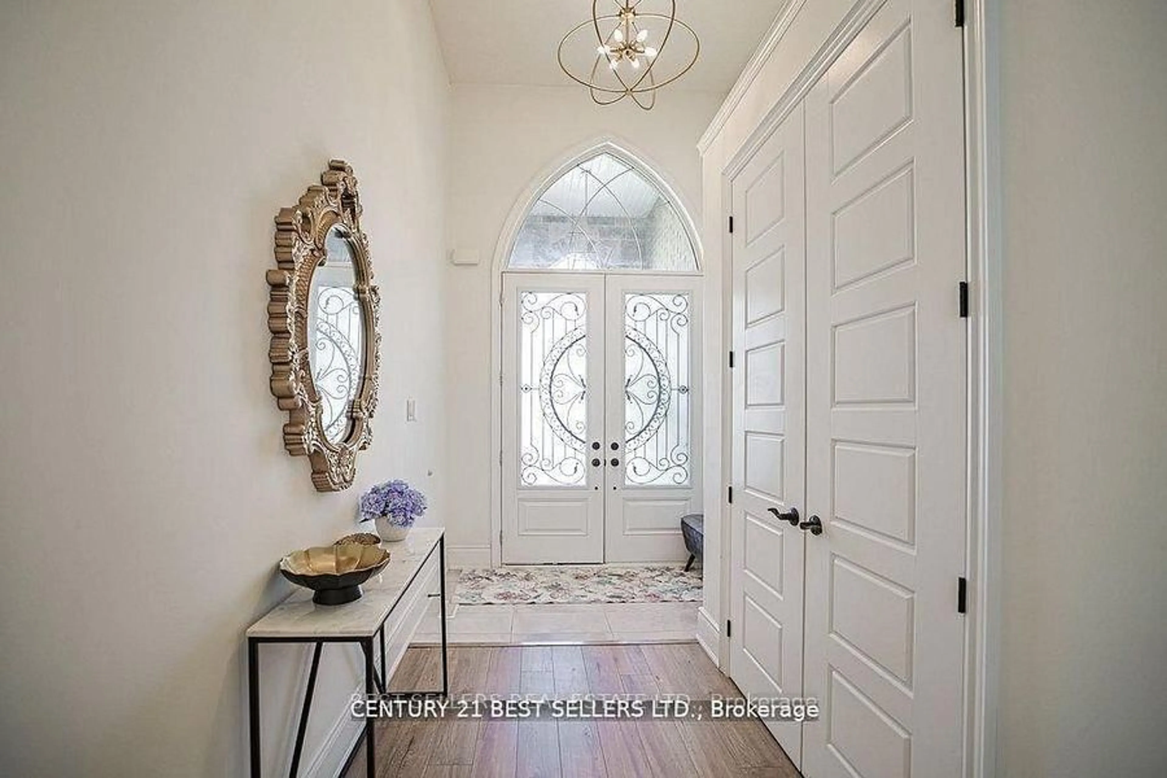 Indoor entryway for 5 Wood Cres, Essa Ontario L0M 1B5