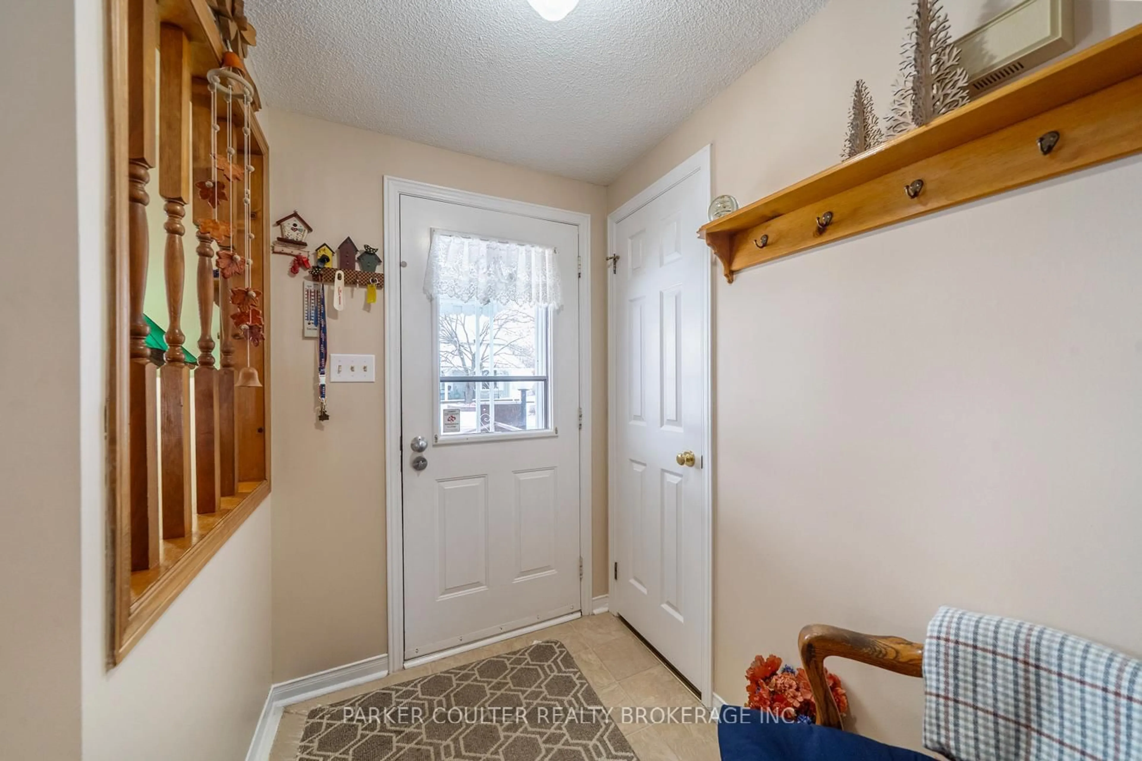 Indoor entryway for 5 Hearts Content, Innisfil Ontario L9S 1S2