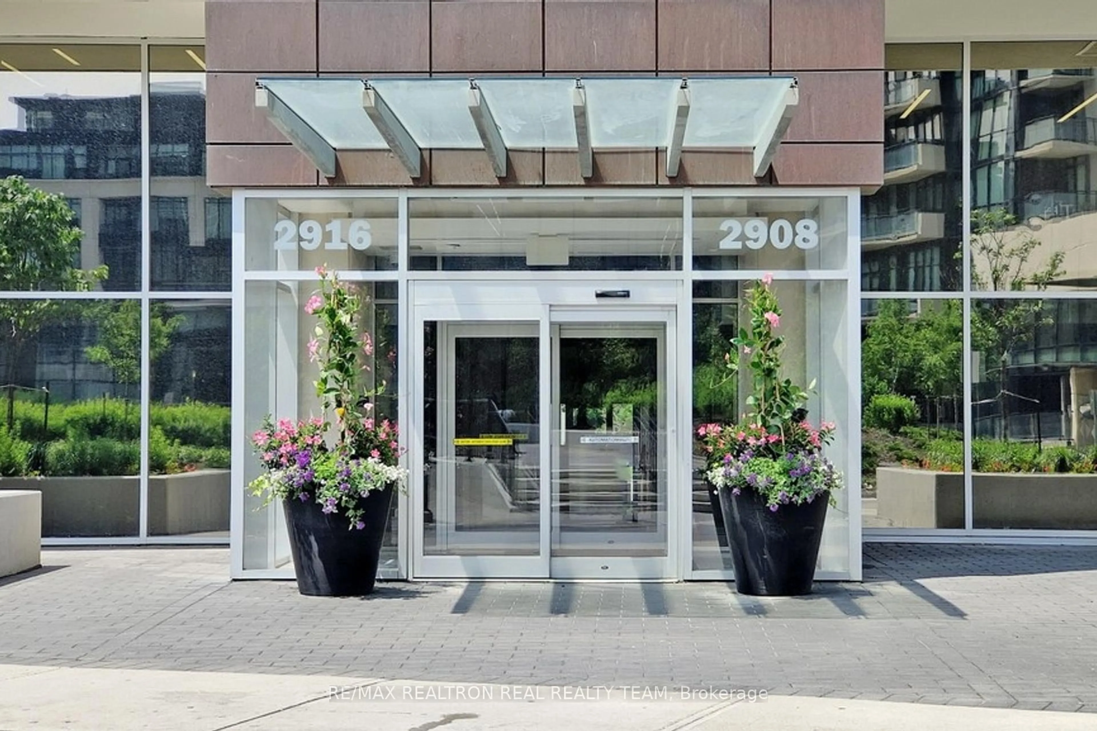 Indoor foyer for 2916 Jane St #2505, Vaughan Ontario L4K 0K6