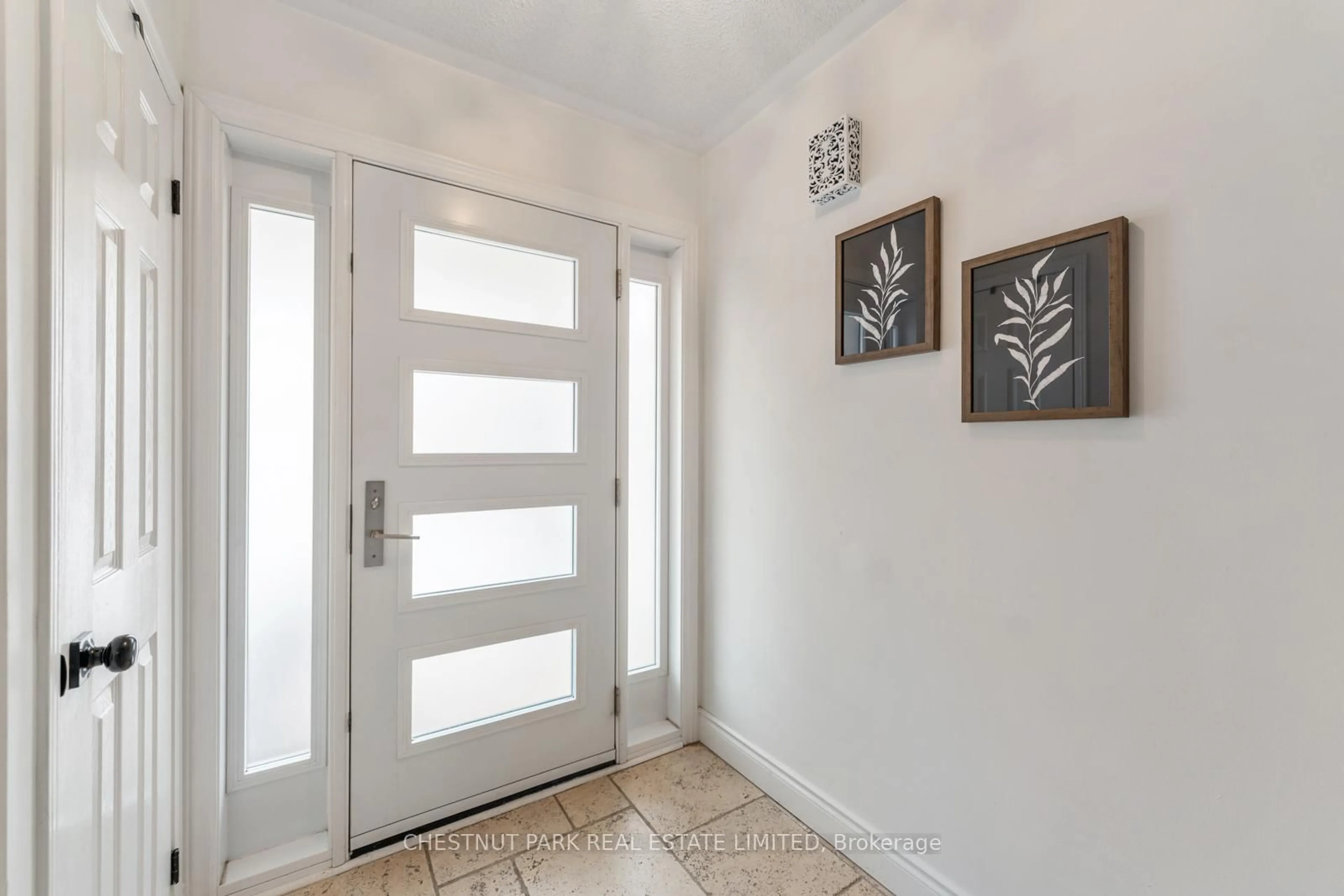 Indoor entryway for 31A South Balsam St, Uxbridge Ontario L9P 1V2