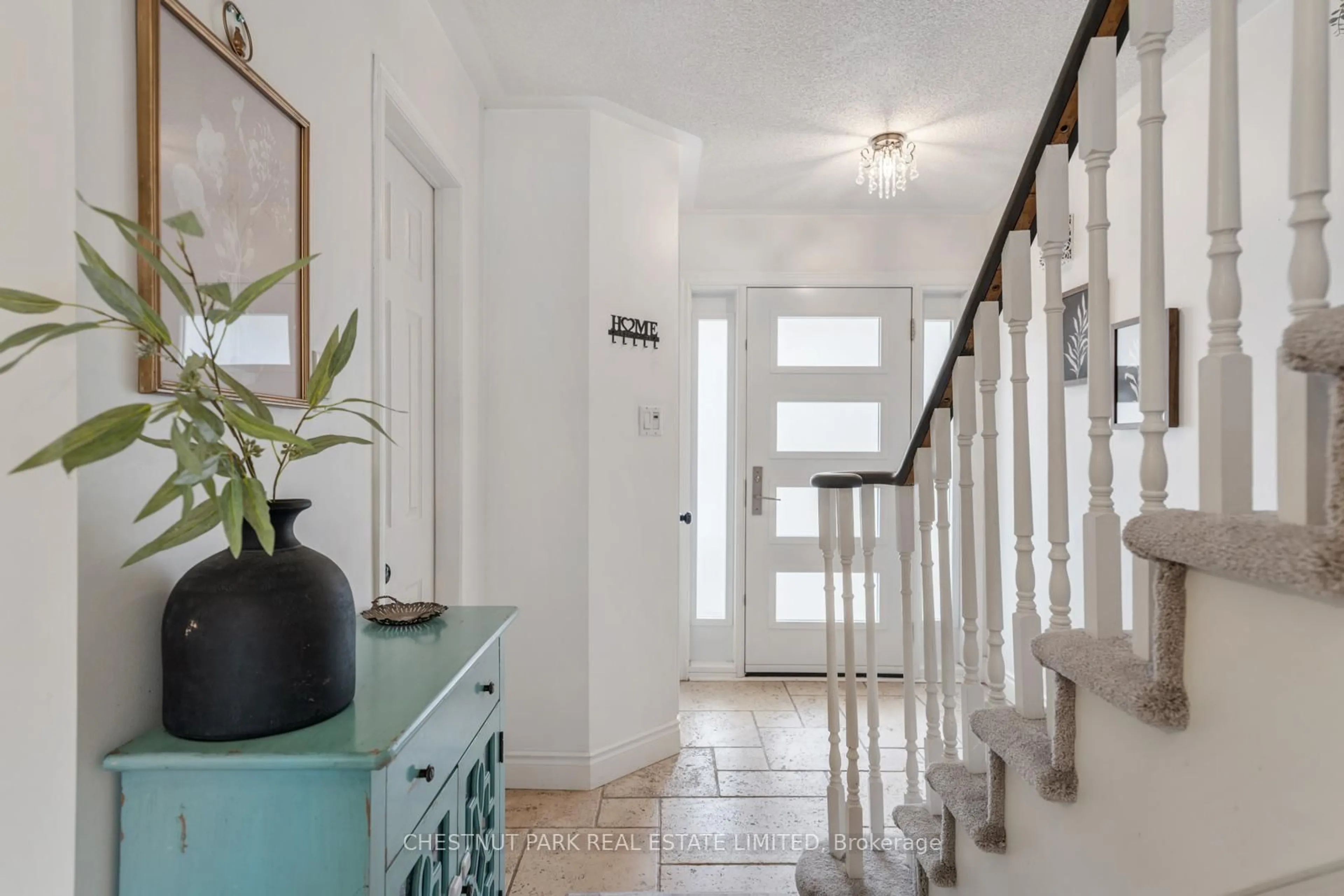 Indoor entryway for 31A South Balsam St, Uxbridge Ontario L9P 1V2