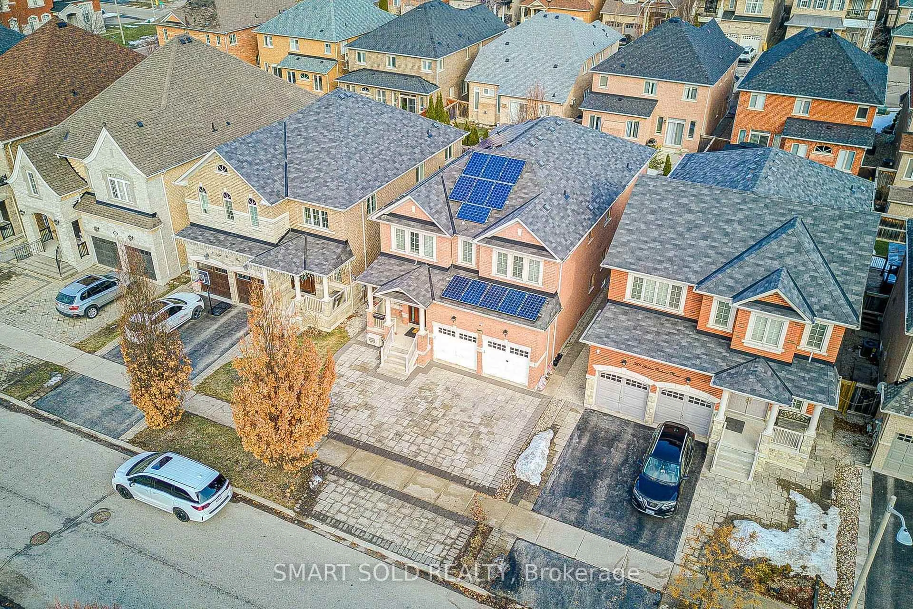 A pic from outside/outdoor area/front of a property/back of a property/a pic from drone, street for 365 Golden Orchard Rd, Vaughan Ontario L6A 0N6