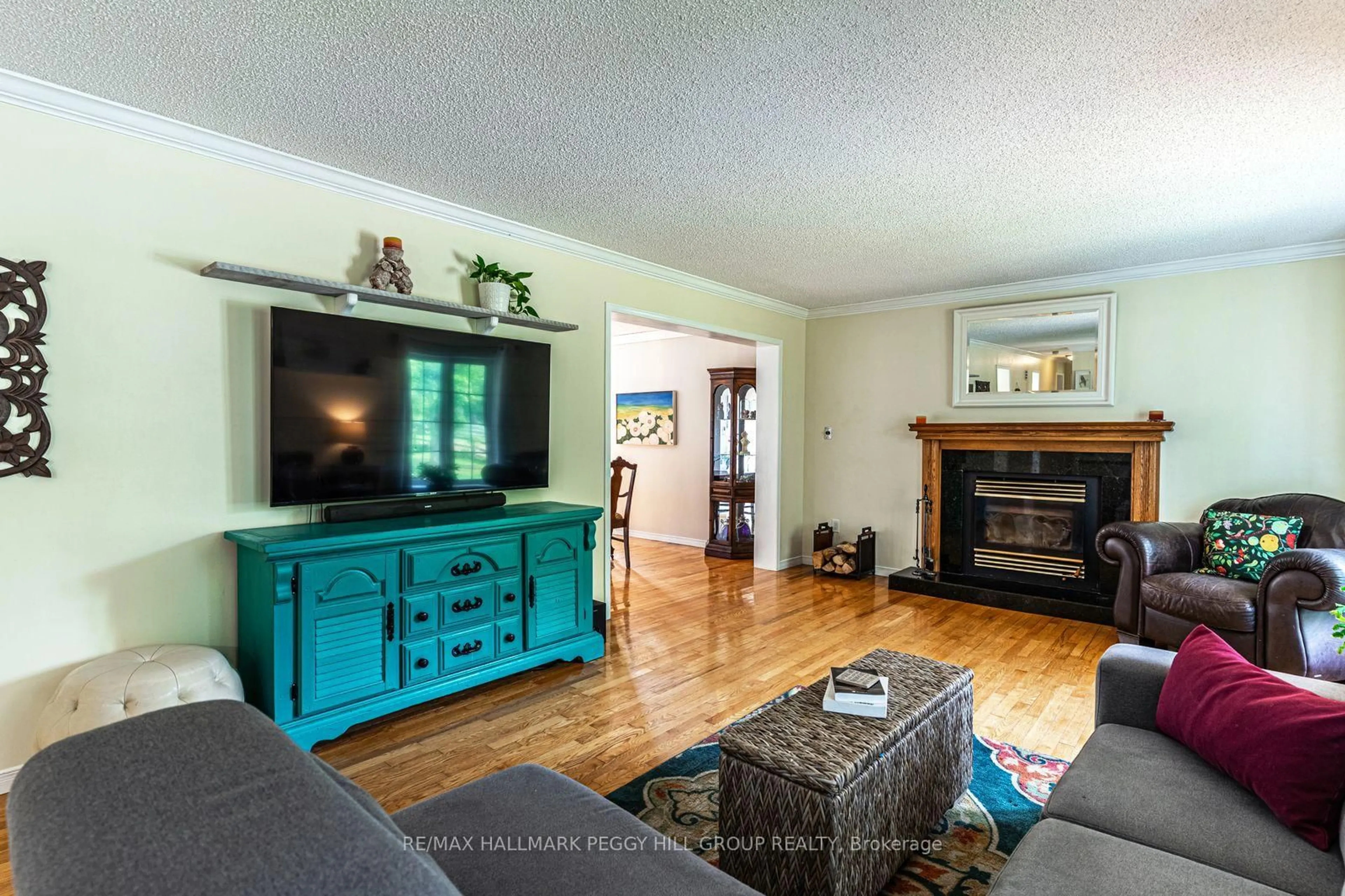 Living room with furniture, wood/laminate floor for 7819 5th Line, Essa Ontario L3W 0S7