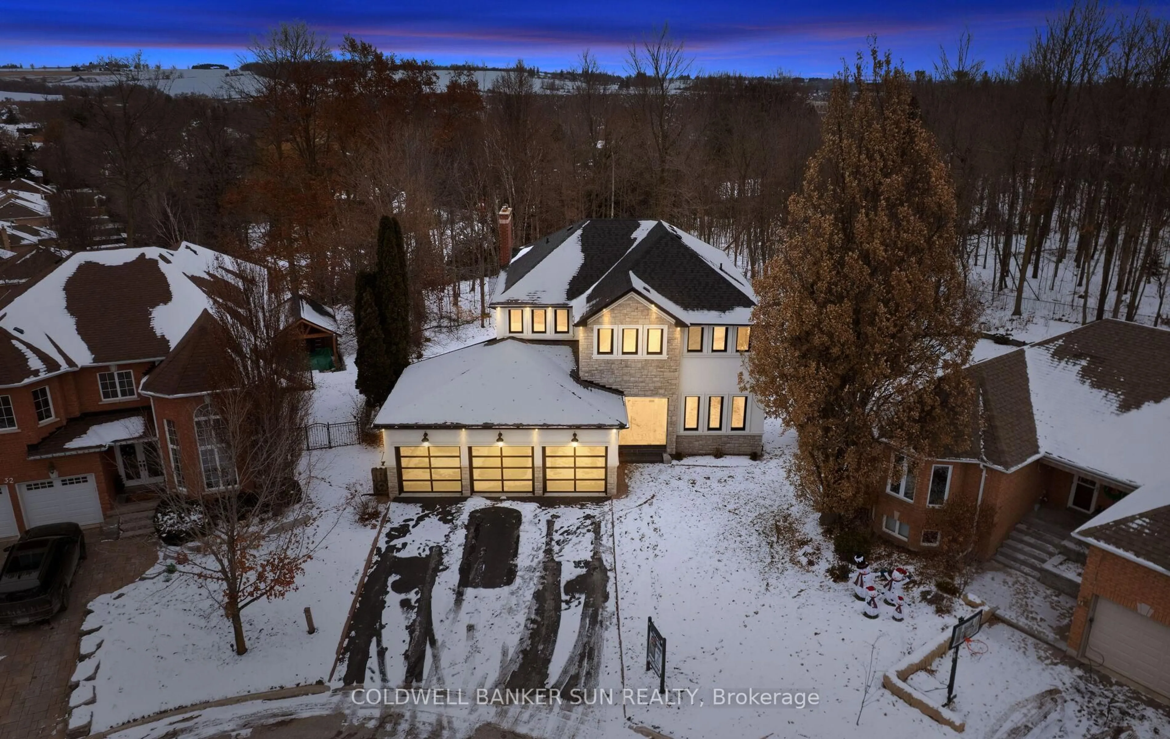 A pic from outside/outdoor area/front of a property/back of a property/a pic from drone, unknown for 34 Previn Crt, New Tecumseth Ontario L9R 1N8