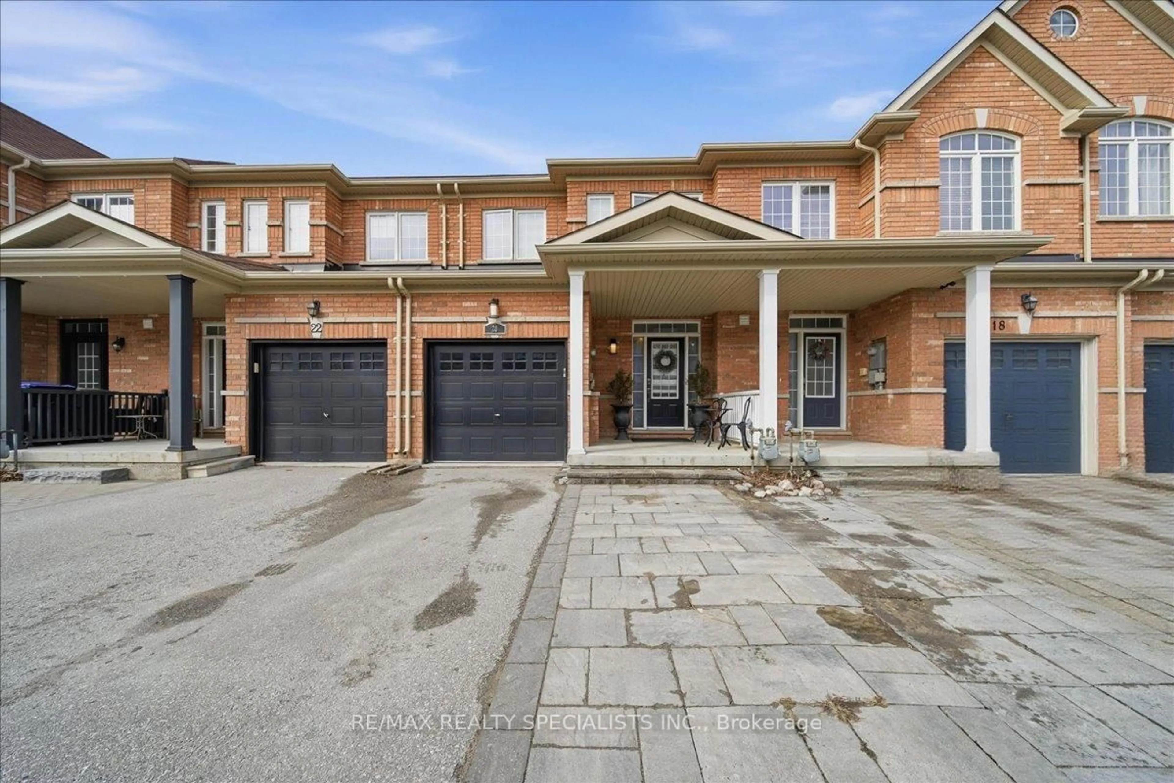 A pic from outside/outdoor area/front of a property/back of a property/a pic from drone, street for 20 Luisa St, Bradford West Gwillimbury Ontario L3Z 0P2
