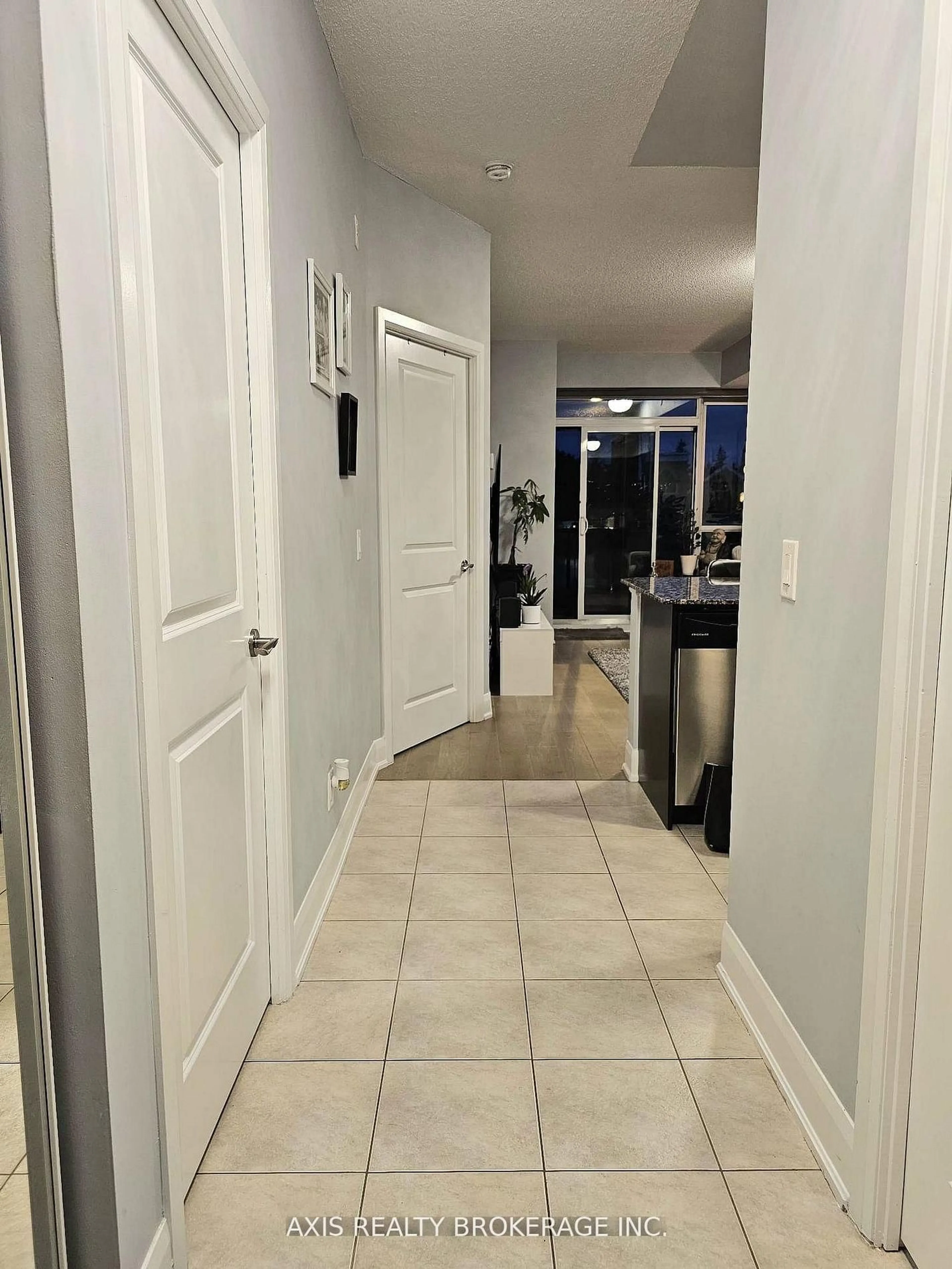 Indoor foyer for 4700 Highway 7 #321, Vaughan Ontario L4L 0B4
