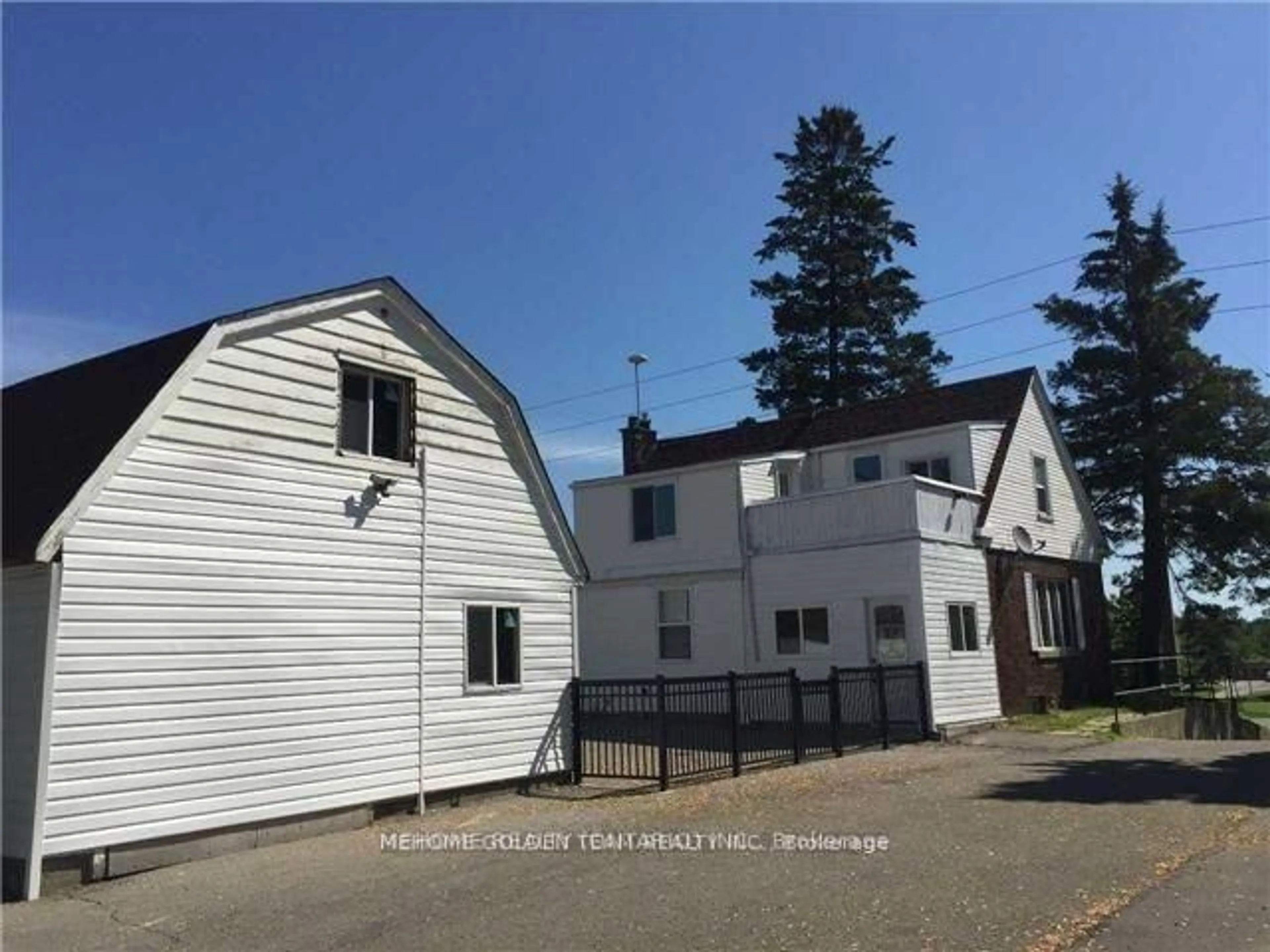 A pic from outside/outdoor area/front of a property/back of a property/a pic from drone, street for 11960 Yonge St, Richmond Hill Ontario L4E 3N6