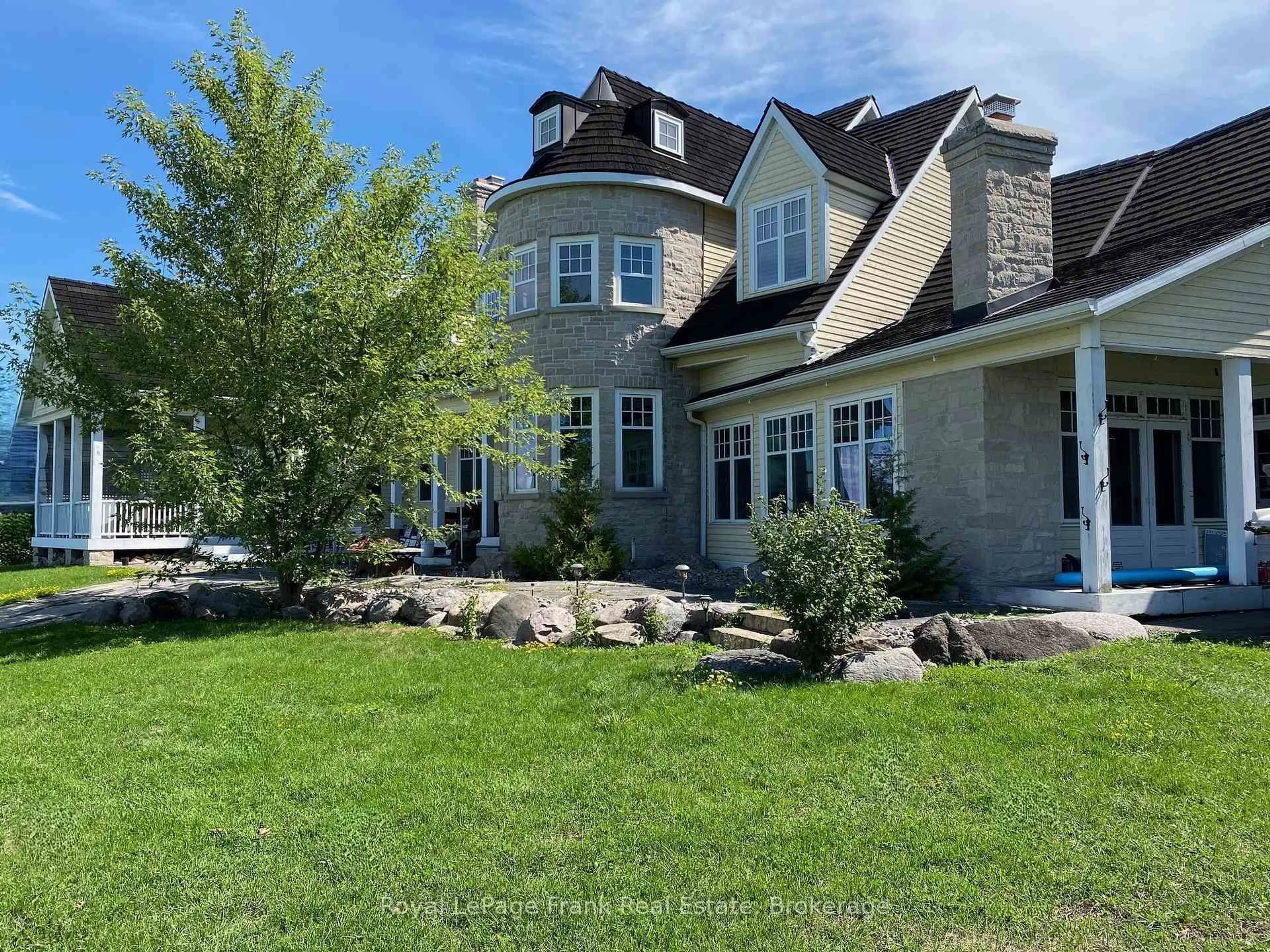 Unknown for 136 Lake Dr, Georgina Ontario L4P 3E9