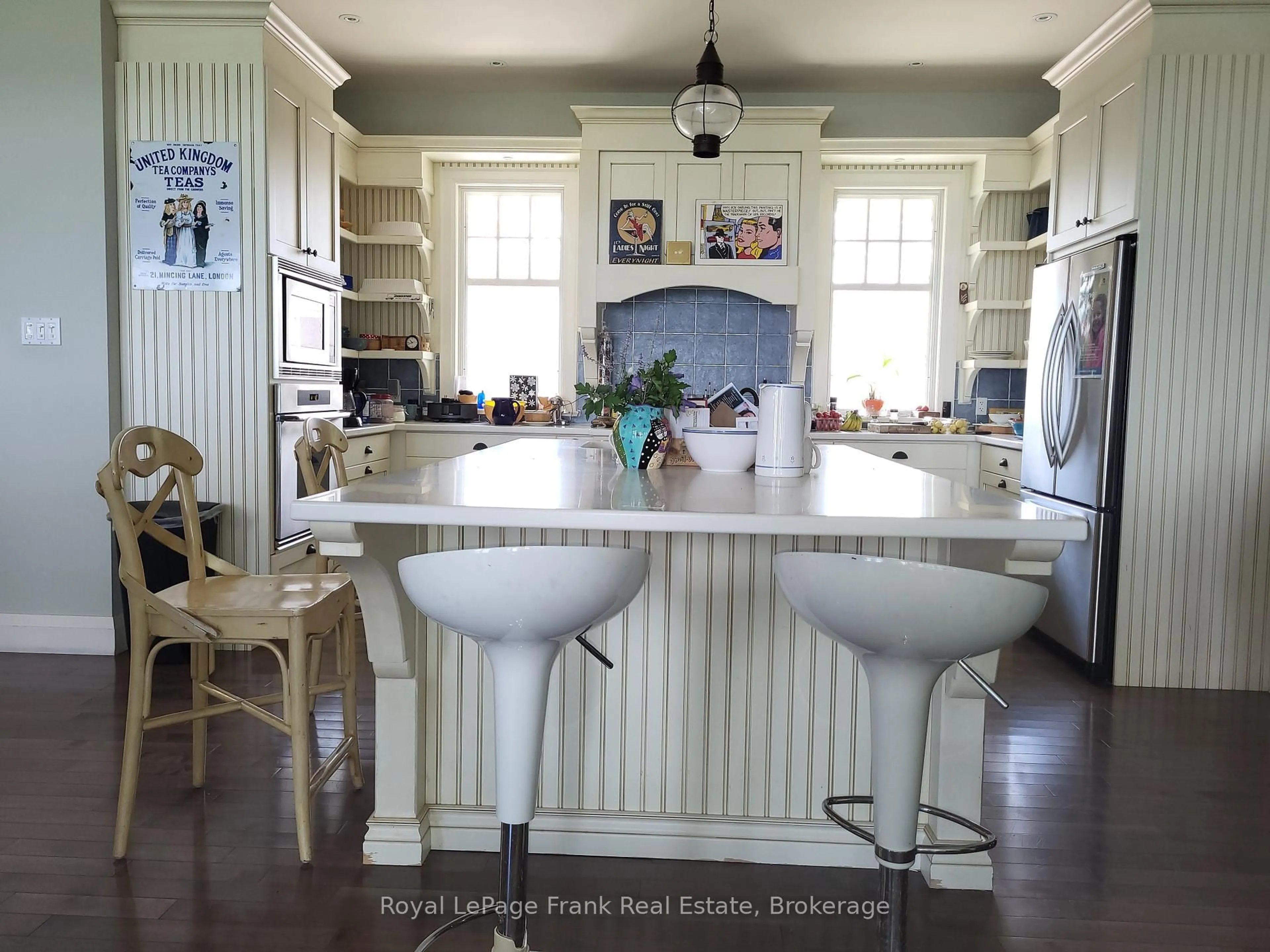 Open concept kitchen, ceramic/tile floor for 136 Lake Dr, Georgina Ontario L4P 3E9