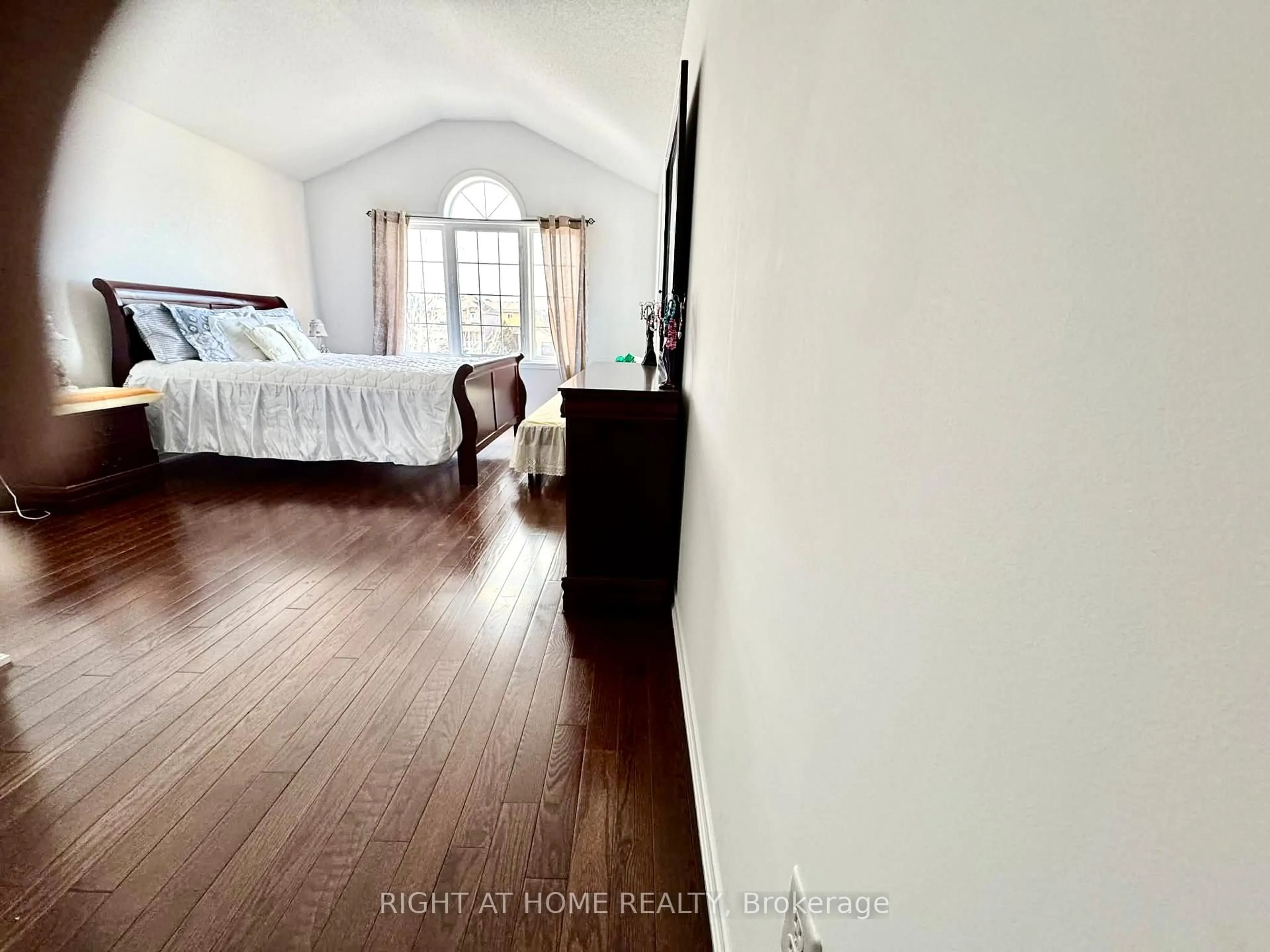 A pic of a room for 2110 galloway St, Innisfil Ontario L9S 4B7