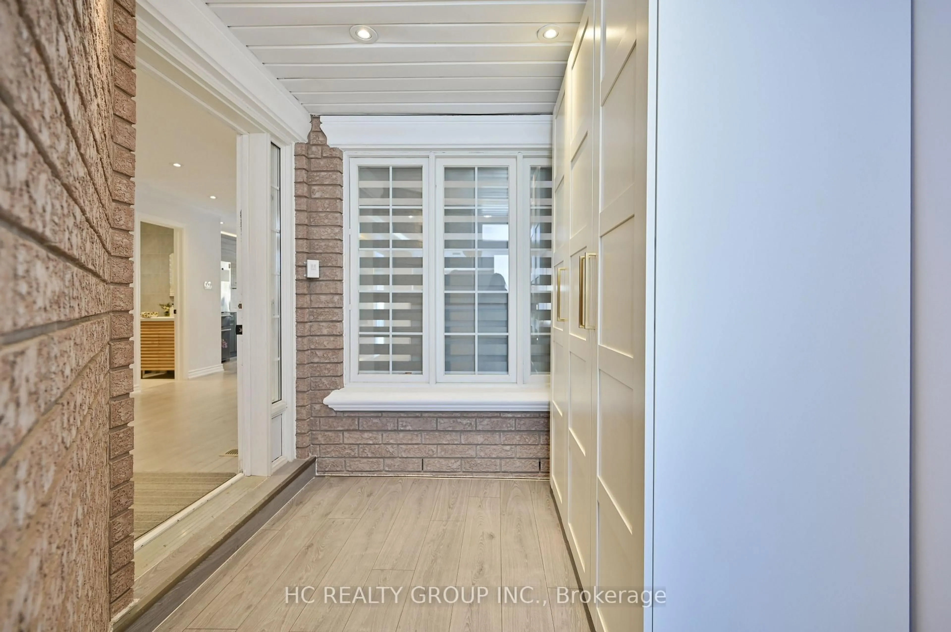 Indoor entryway for 94 Manorheights St, Richmond Hill Ontario L4S 2H5