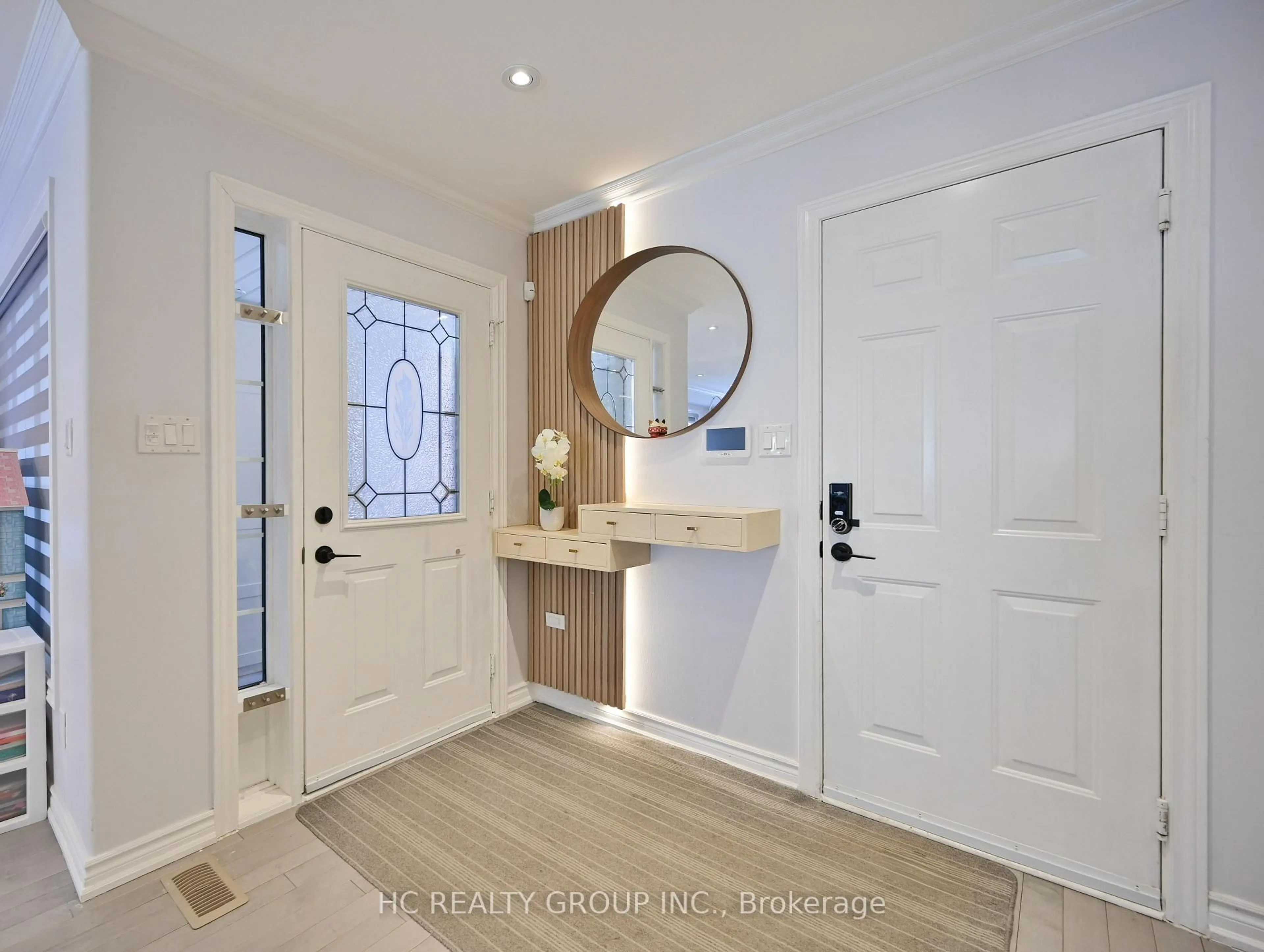 Indoor entryway for 94 Manorheights St, Richmond Hill Ontario L4S 2H5