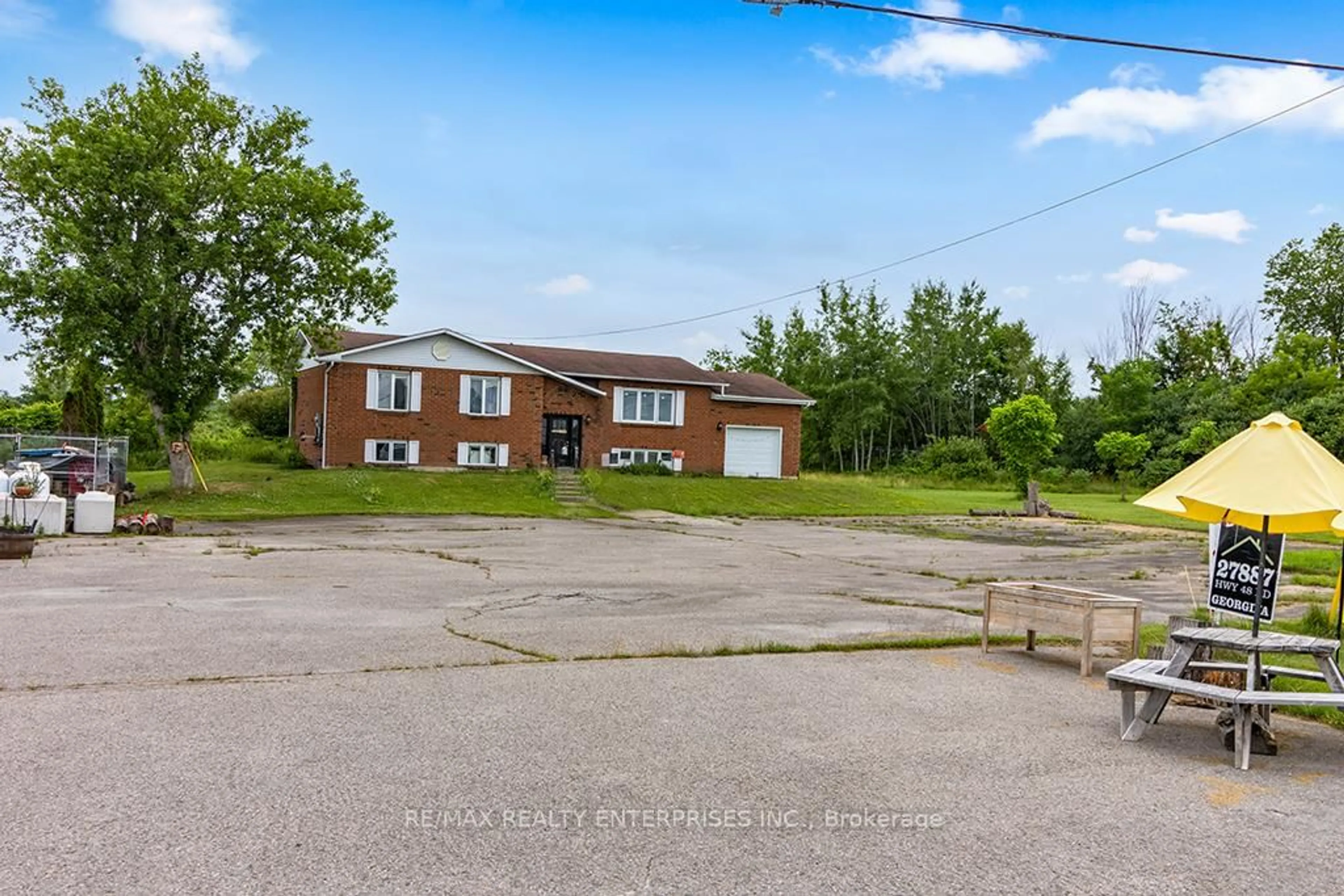 A pic from outside/outdoor area/front of a property/back of a property/a pic from drone, building for 27887 Highway 48, Georgina Ontario L0E 1R0