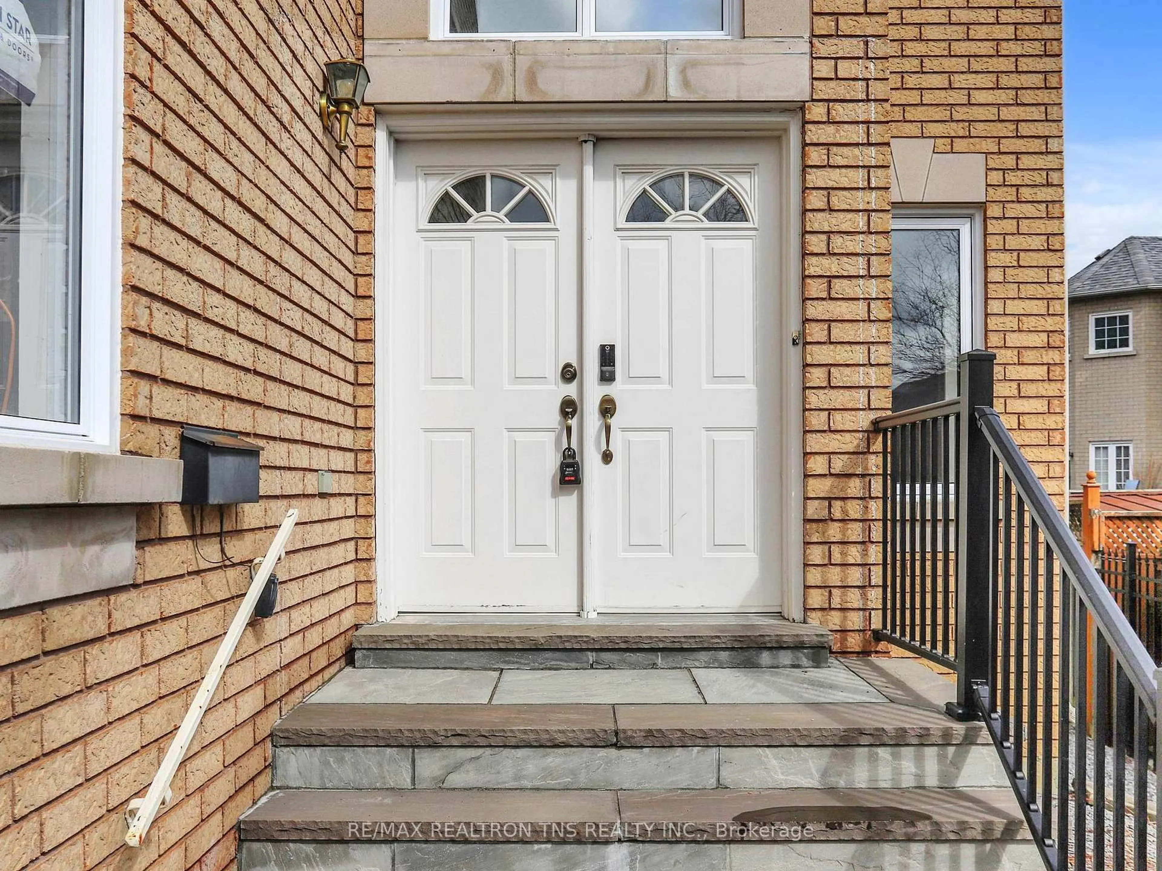 Indoor entryway for 77 Frank Endean Rd, Richmond Hill Ontario L4S 1X2