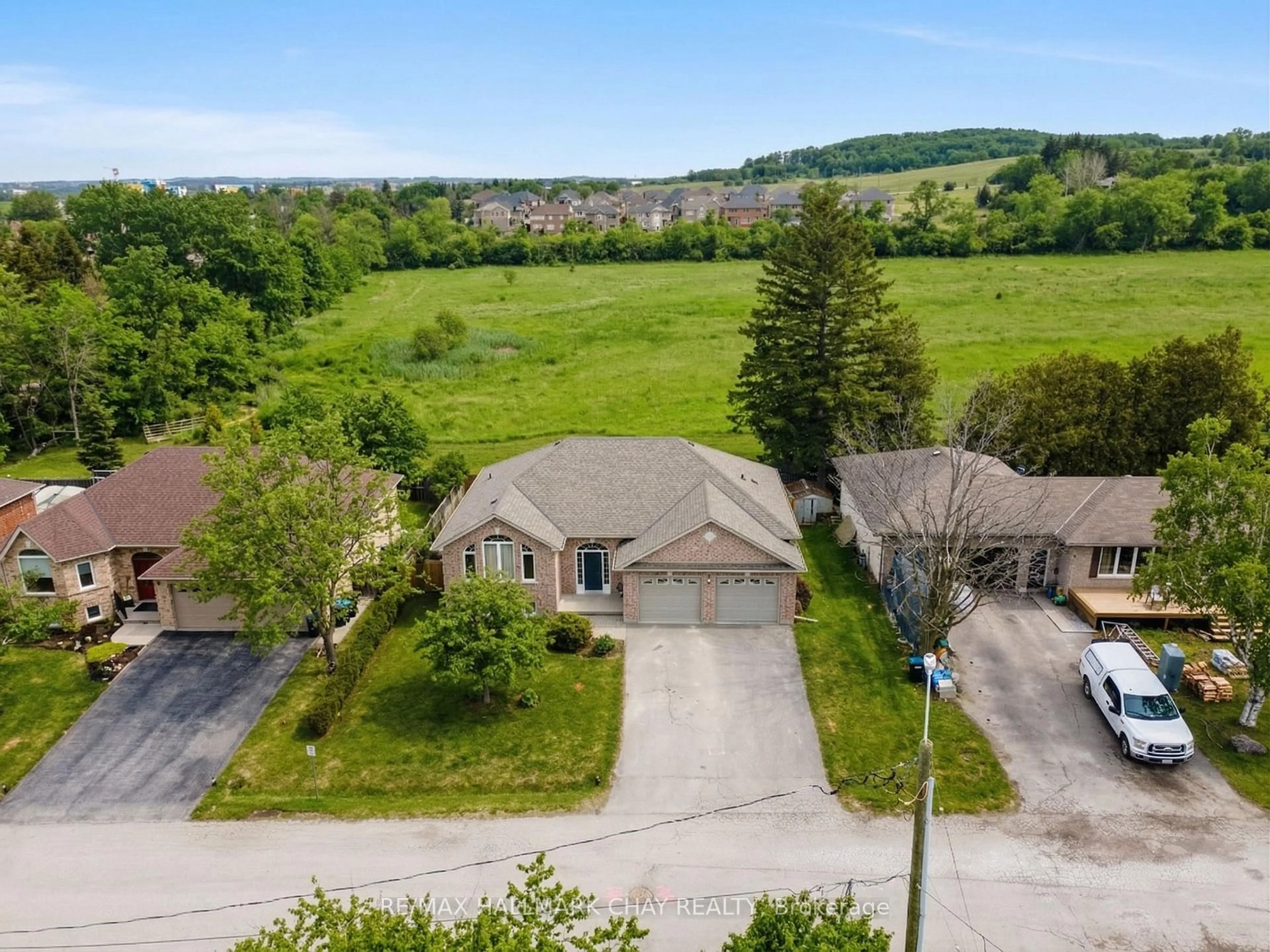 A pic from outside/outdoor area/front of a property/back of a property/a pic from drone, unknown for 57 Tecumseth St, New Tecumseth Ontario L0G 1A0