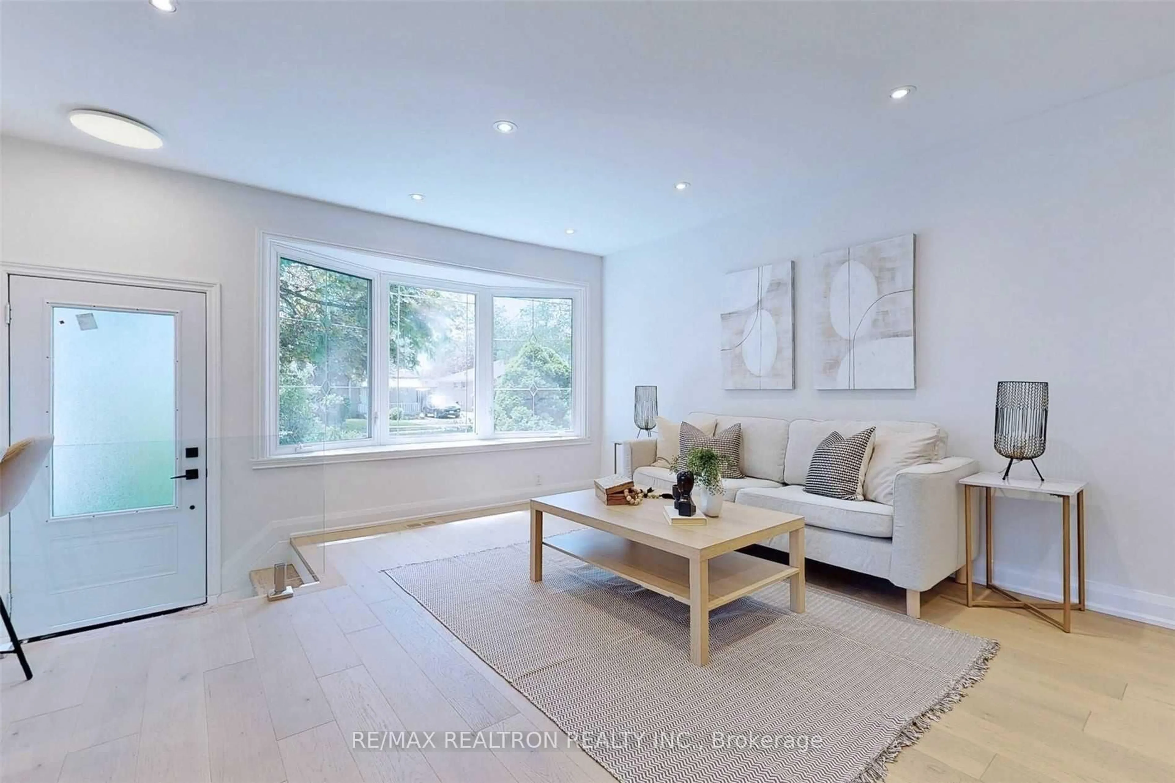 Living room with furniture, unknown for 219 Beechy Dr, Richmond Hill Ontario L4C 2X6