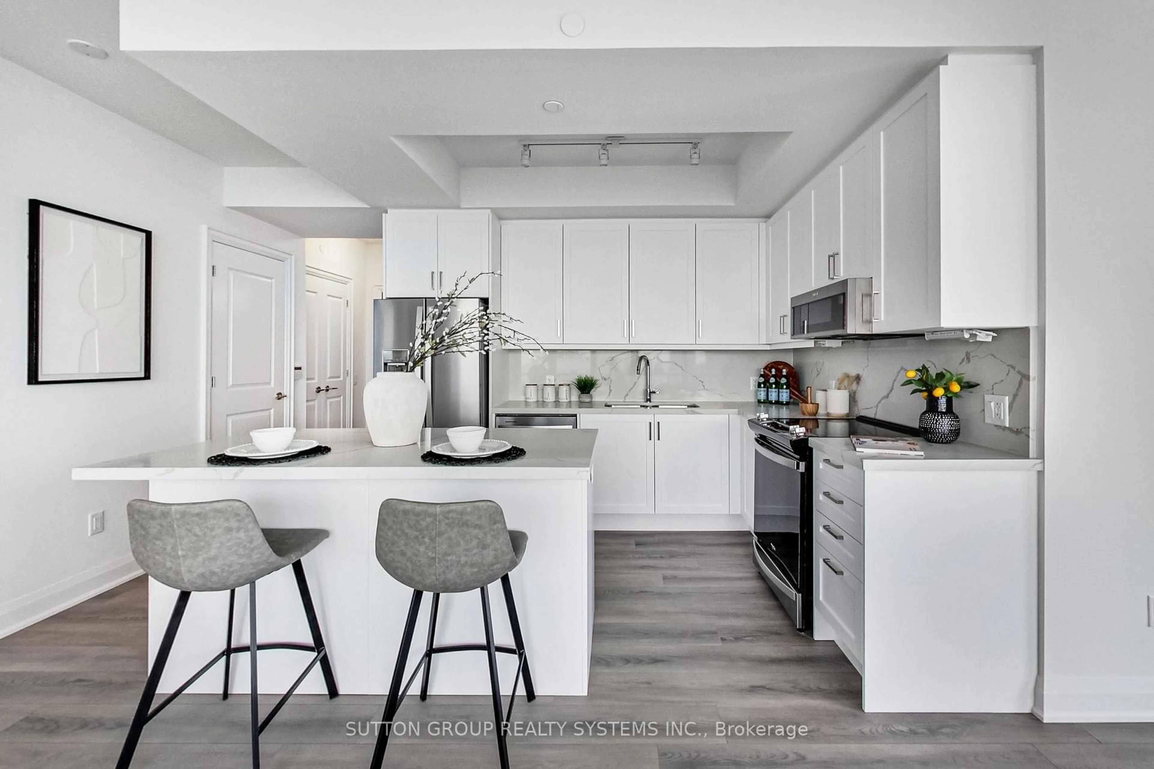 Open concept kitchen, ceramic/tile floor for 20 Gatineau Dr #1503, Vaughan Ontario L4J 0L2