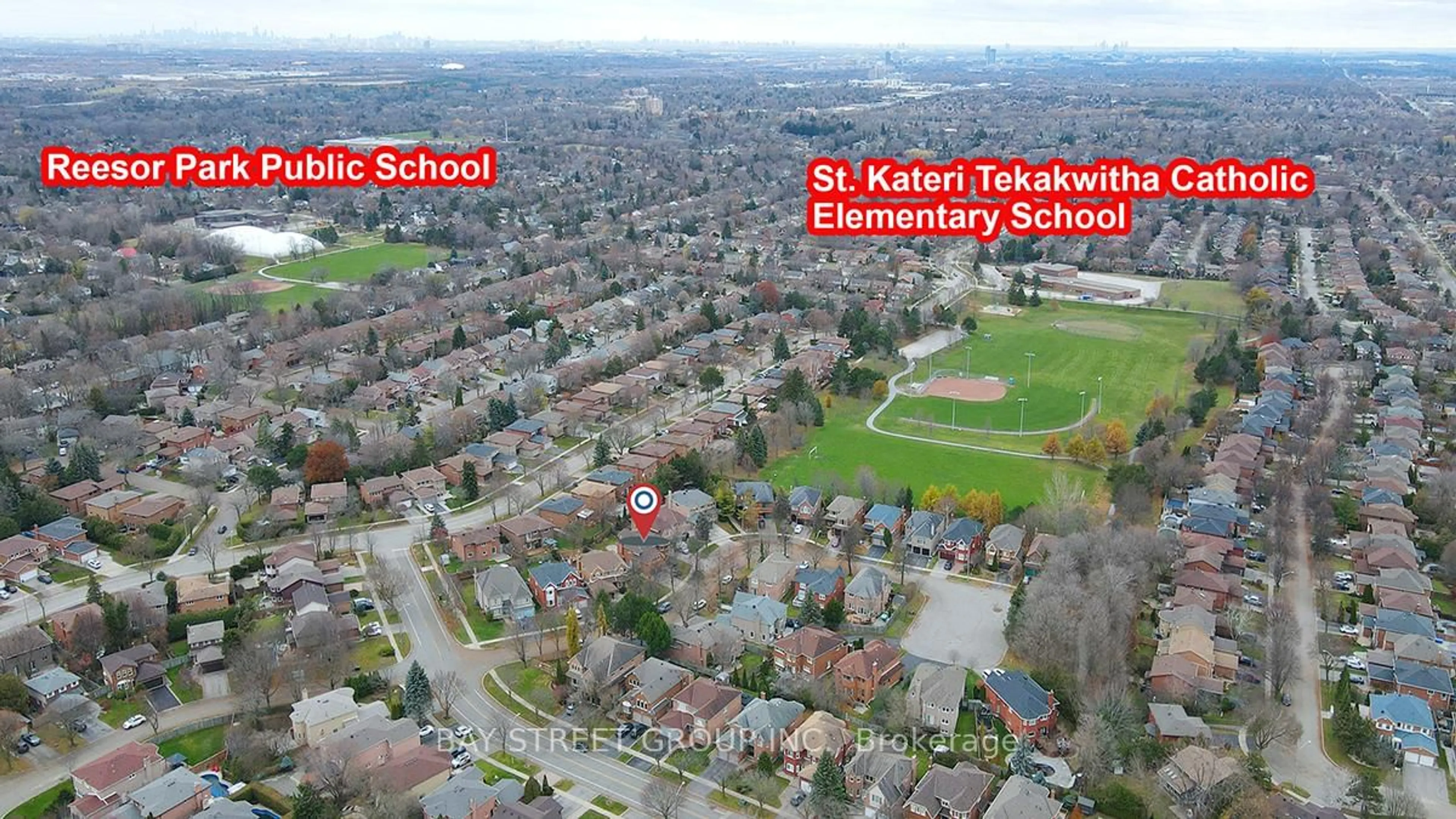 A pic from outside/outdoor area/front of a property/back of a property/a pic from drone, street for 8 Mooreland Crt, Markham Ontario L3P 7P8