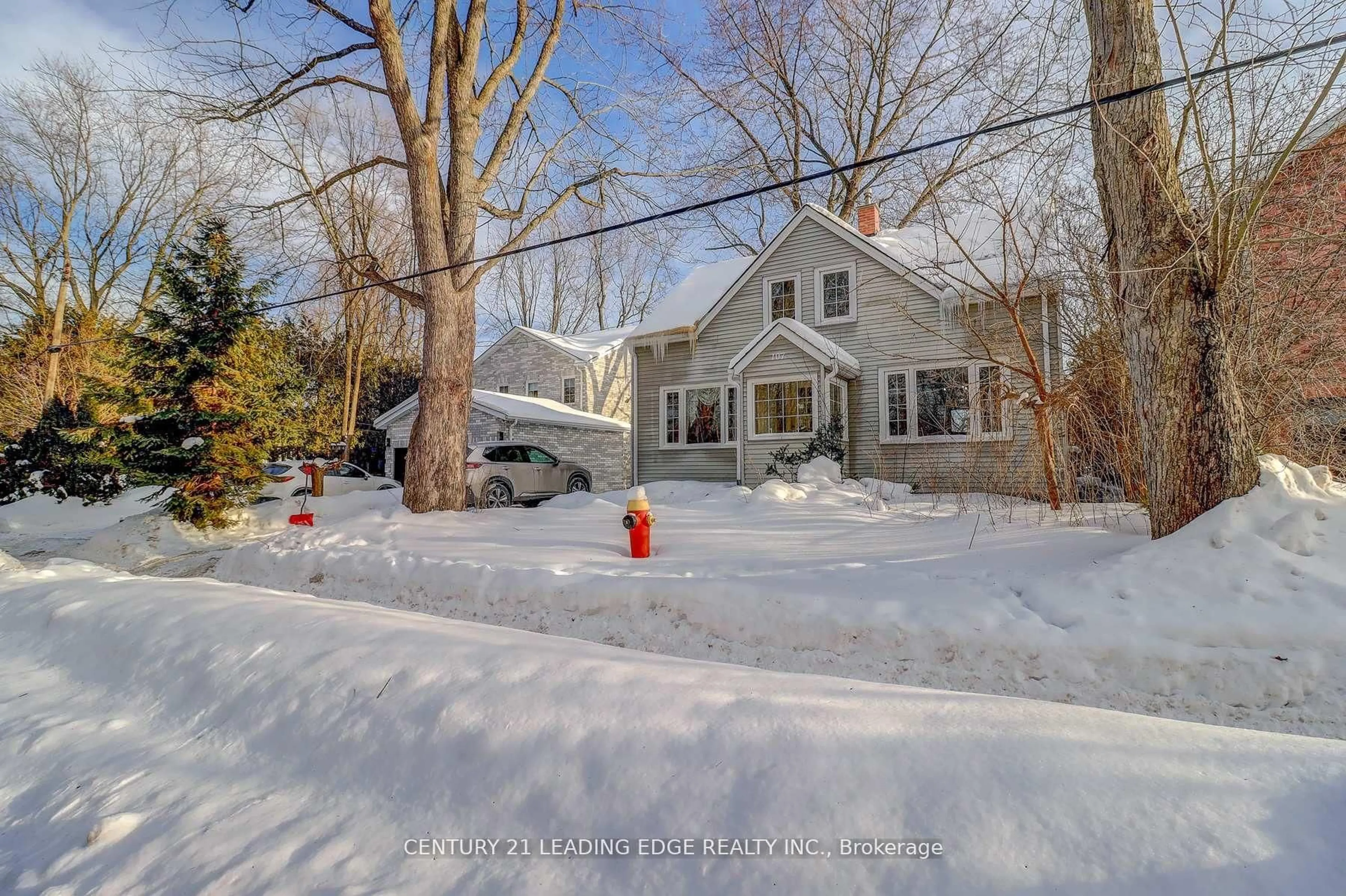 A pic from outside/outdoor area/front of a property/back of a property/a pic from drone, street for 107 Lakeland Cres, Richmond Hill Ontario L4E 3A1