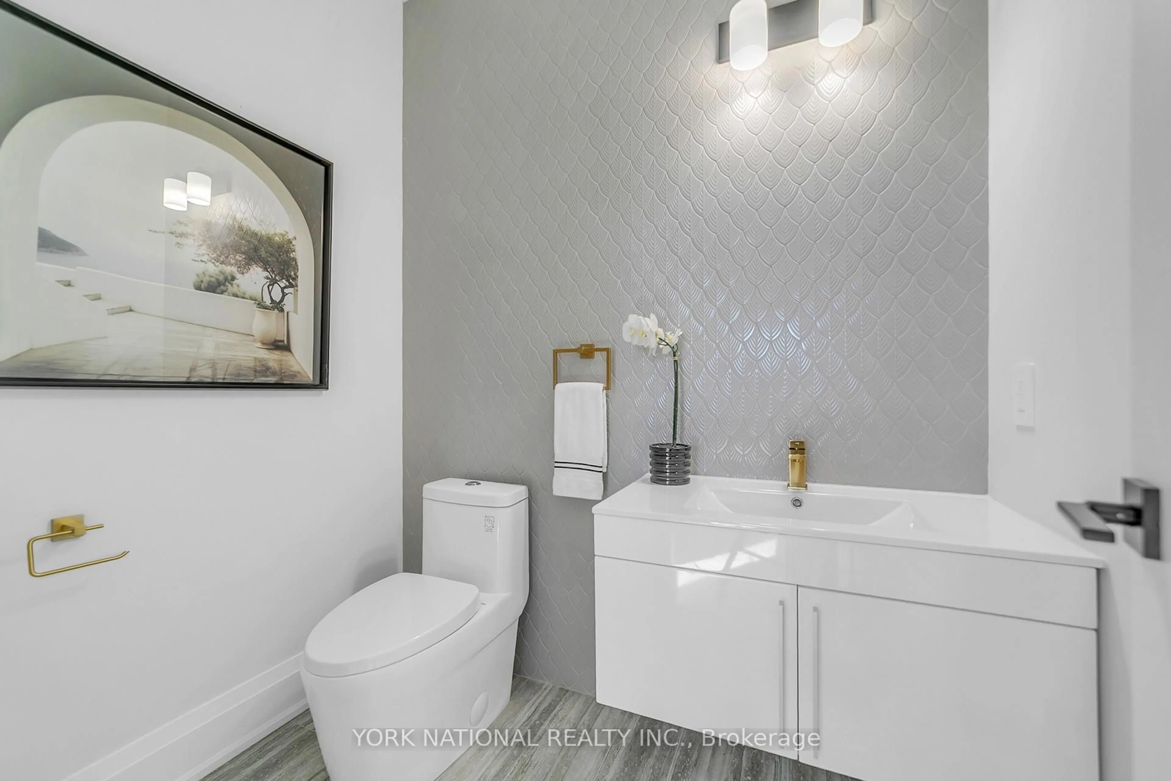 Contemporary bathroom, ceramic/tile floor for 59 Charles St #1, Newmarket Ontario L3Y 3V7
