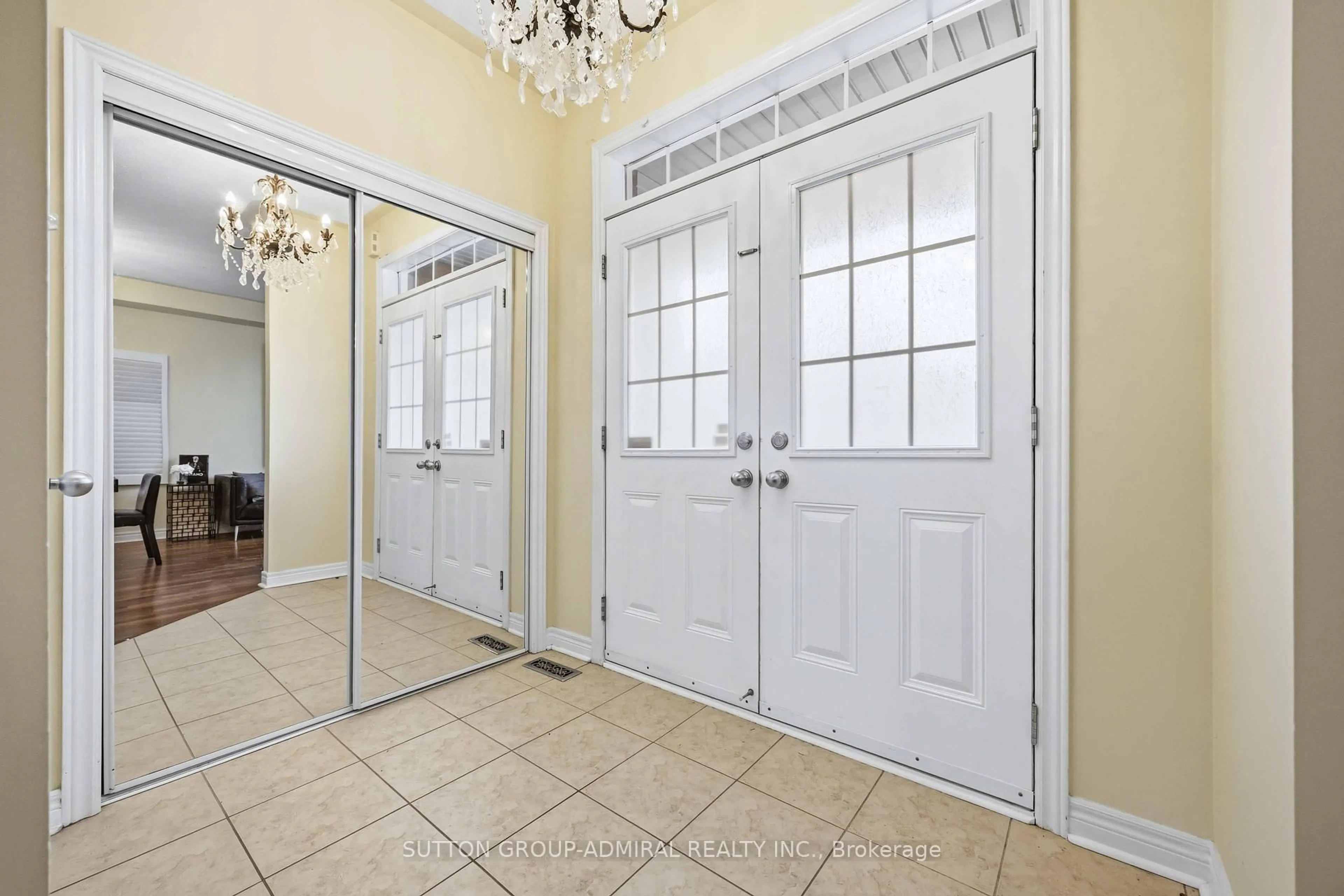 Indoor entryway for 64 Evaridge Dr, Markham Ontario L6B 1H3