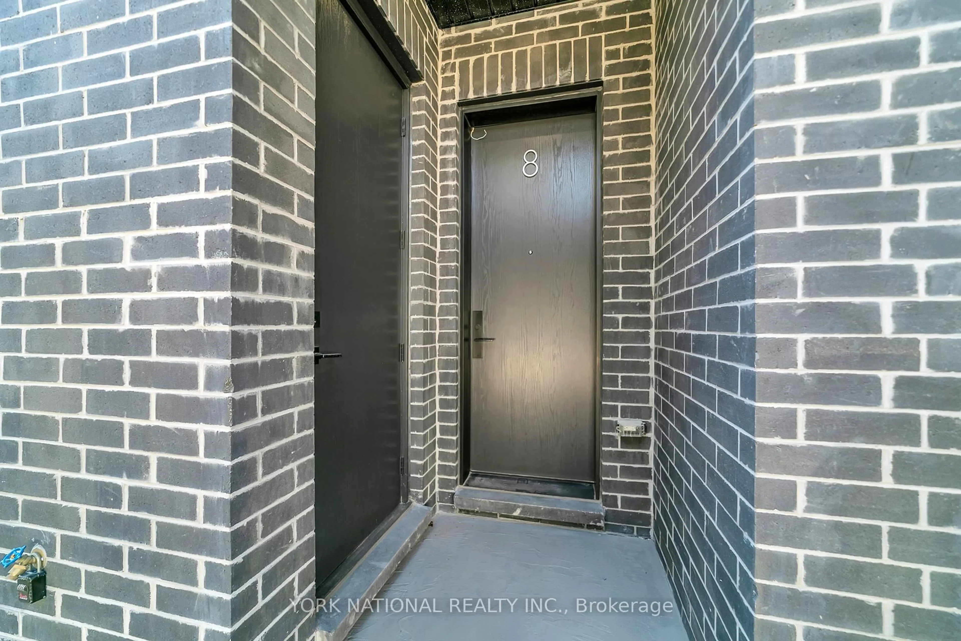 Unknown for 59 Charles St #8, Newmarket Ontario L3Y 3V7