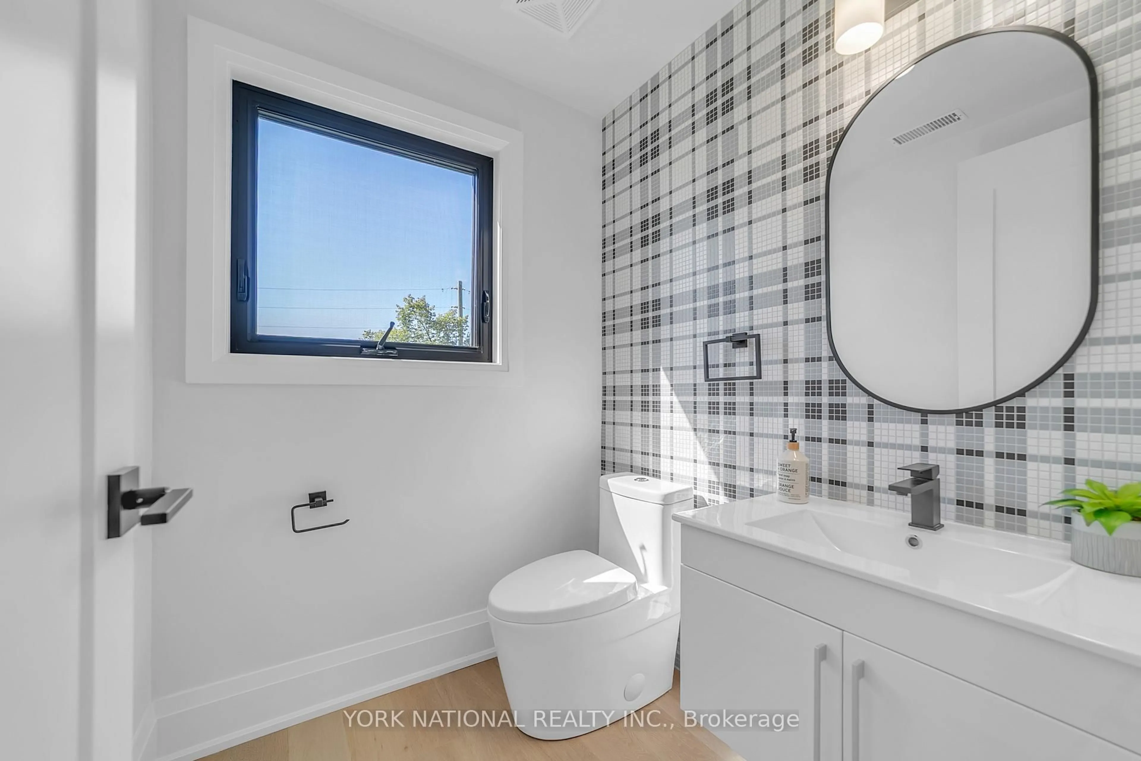 Contemporary bathroom, ceramic/tile floor for 59 Charles St #8, Newmarket Ontario L3Y 3V7