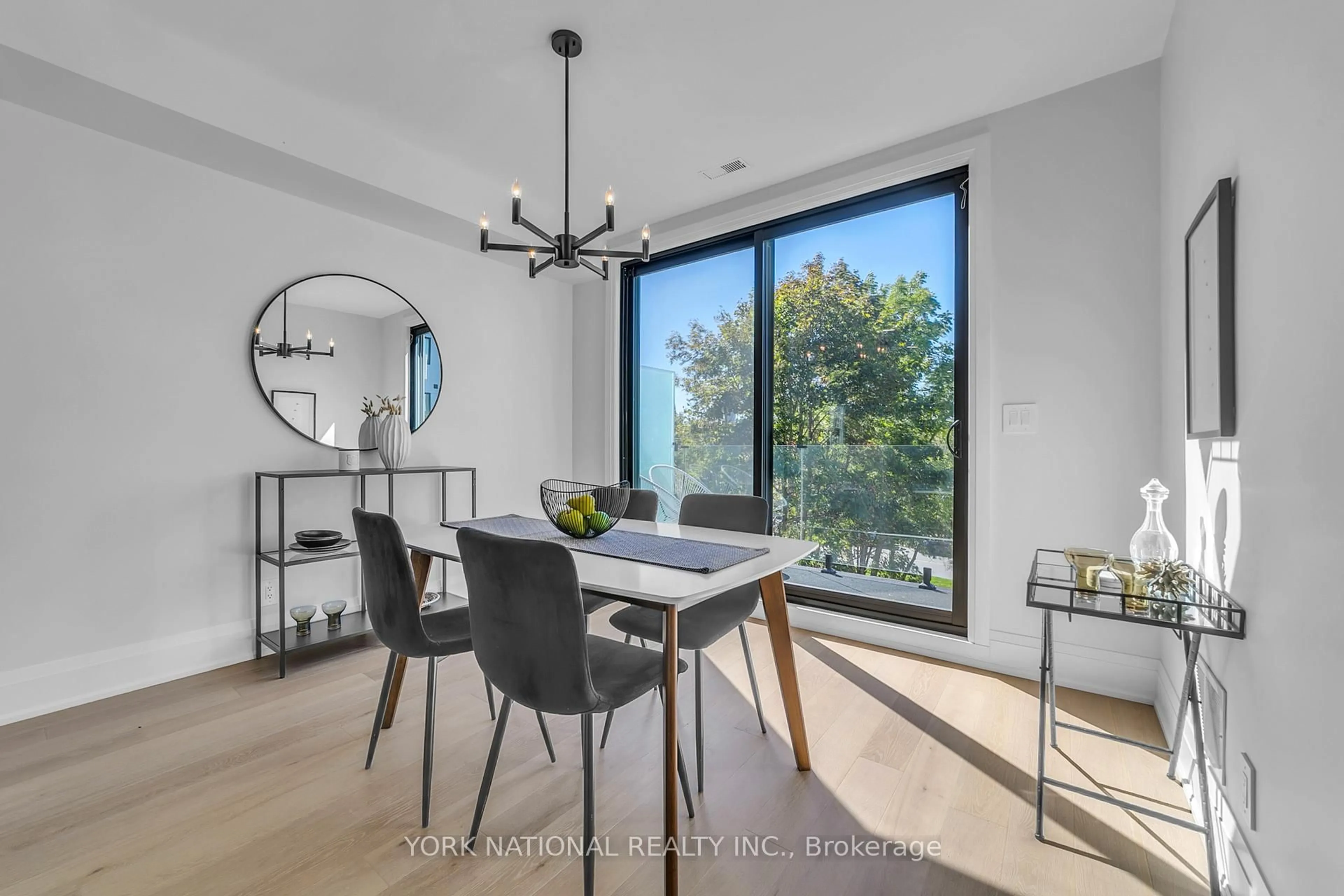 Dining room, wood/laminate floor for 59 Charles St #8, Newmarket Ontario L3Y 3V7