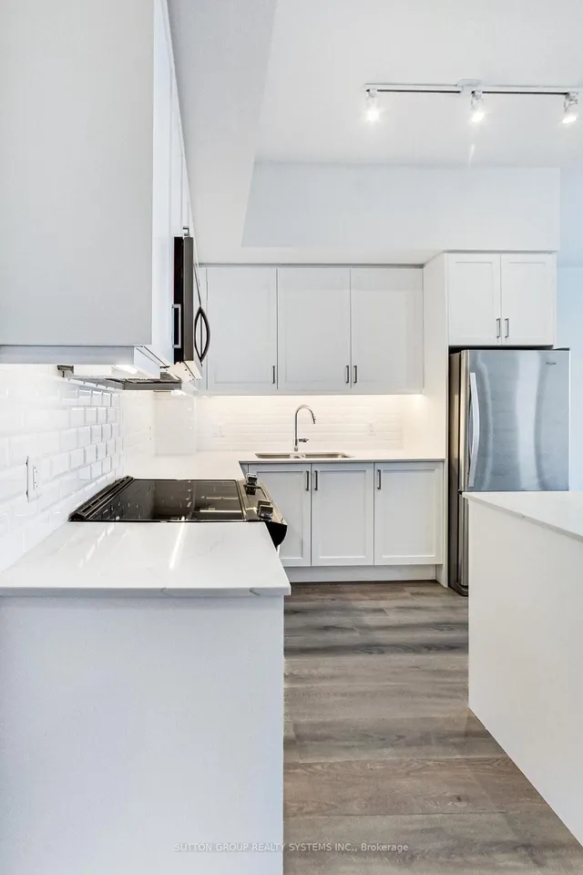 10 Gatineau Dr #1704, Vaughan 5