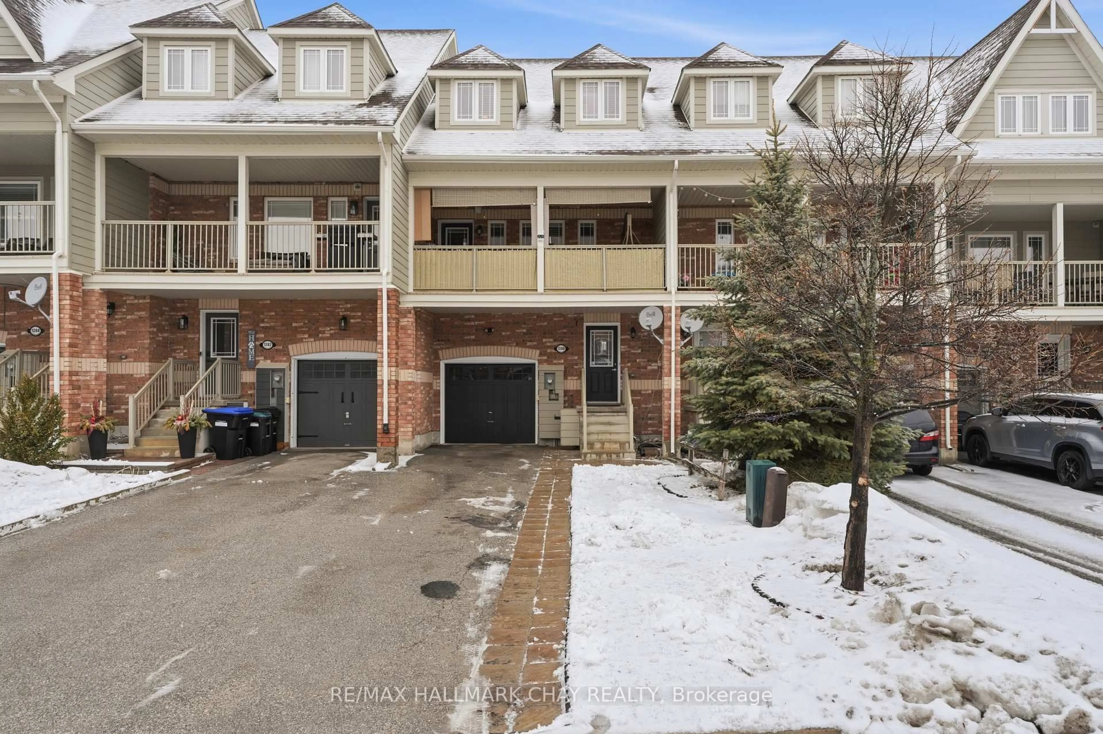 A pic from outside/outdoor area/front of a property/back of a property/a pic from drone, street for 1280 Coleman Cres, Innisfil Ontario L9S 0G6