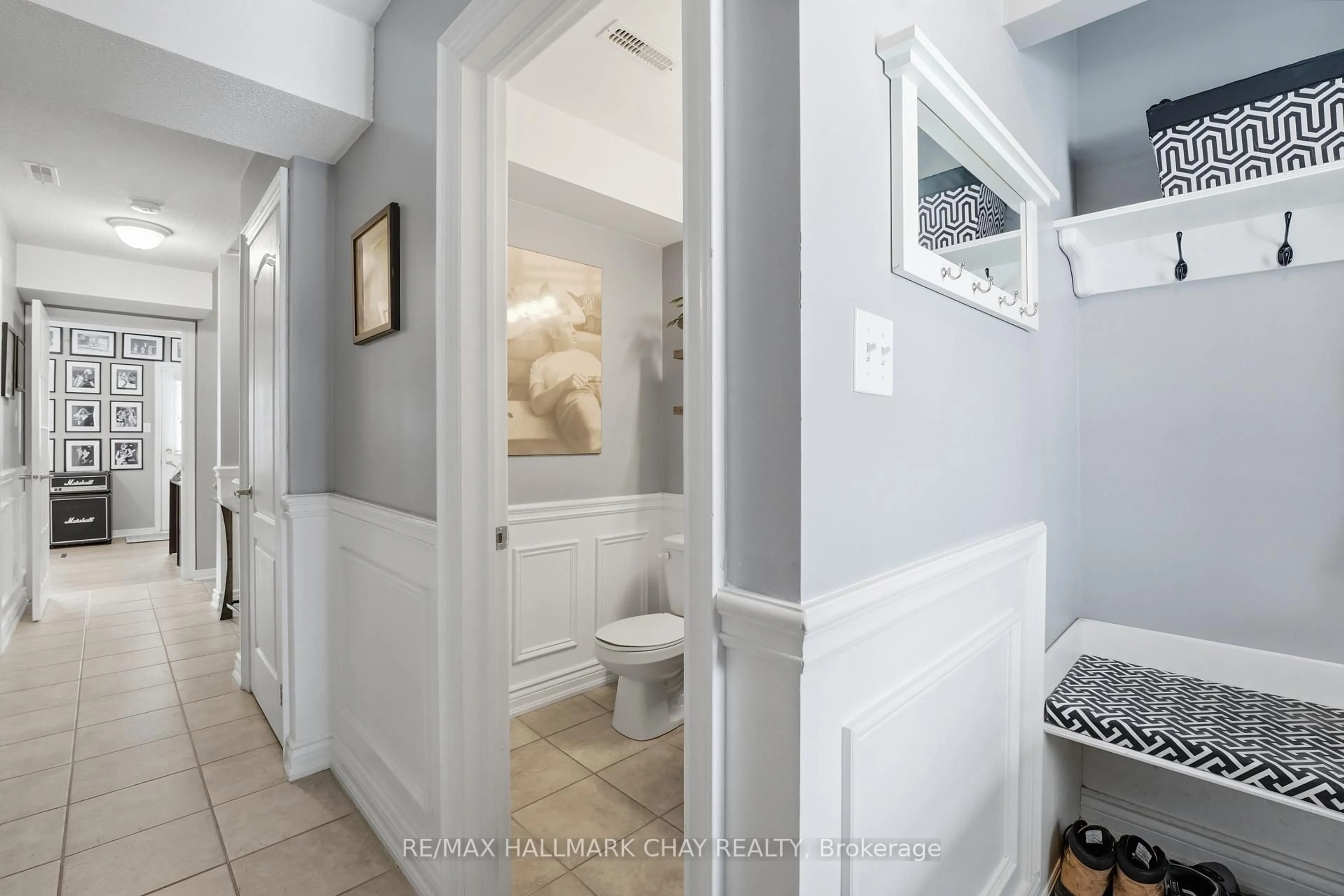 Indoor entryway for 1280 Coleman Cres, Innisfil Ontario L9S 0G6