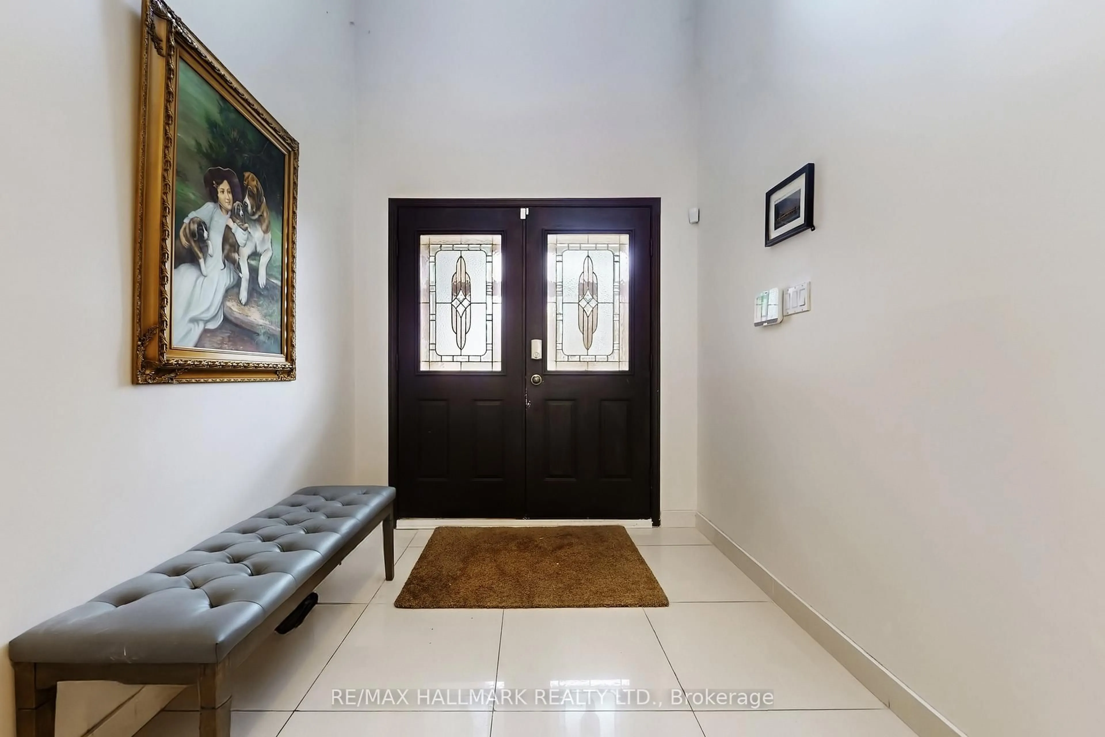 Indoor foyer for 97 Stave Cres, Richmond Hill Ontario L4C 9J2