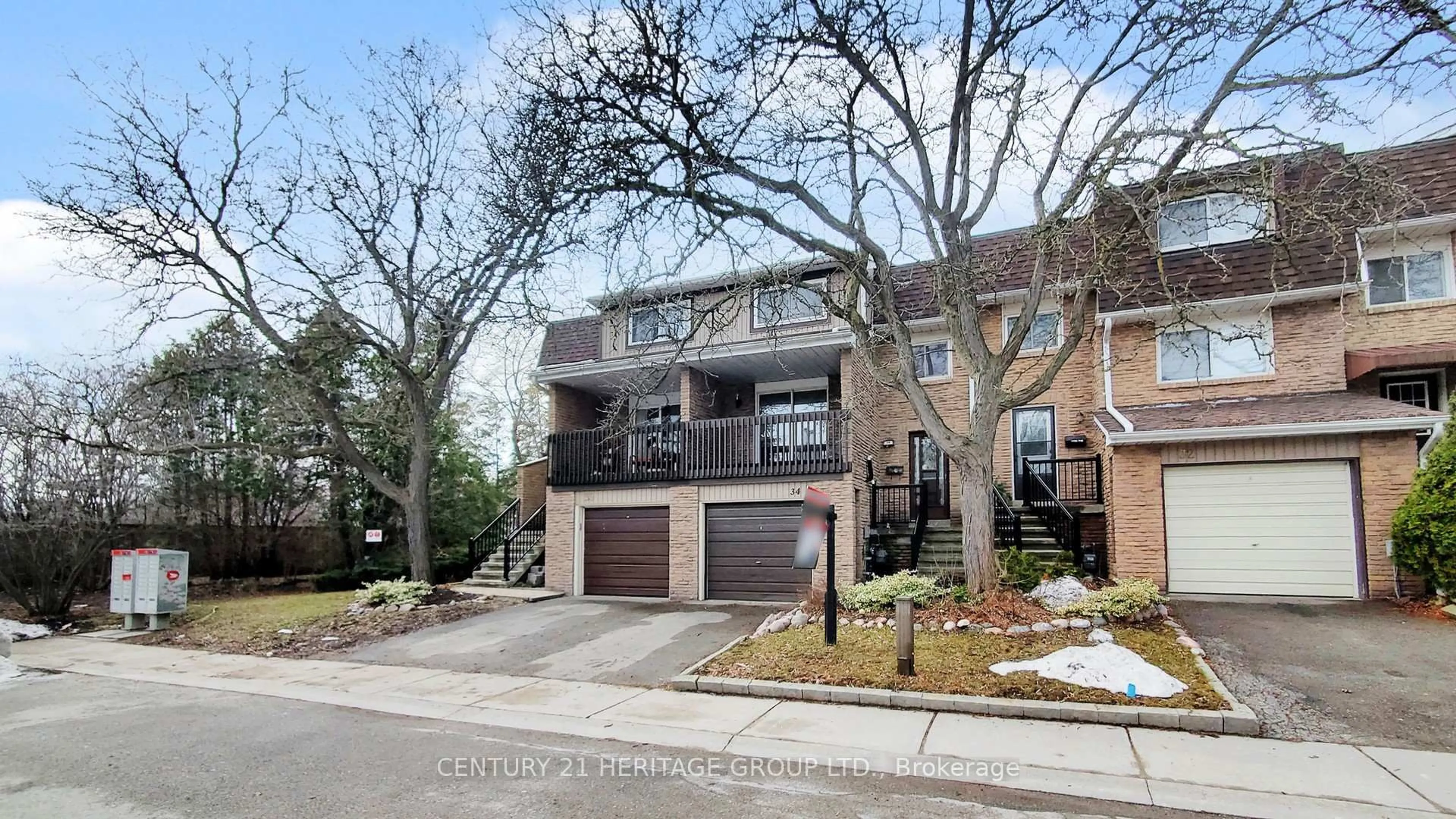 Home with brick exterior material, street for 34 Dunkeld Way, Markham Ontario L3T 4Y9