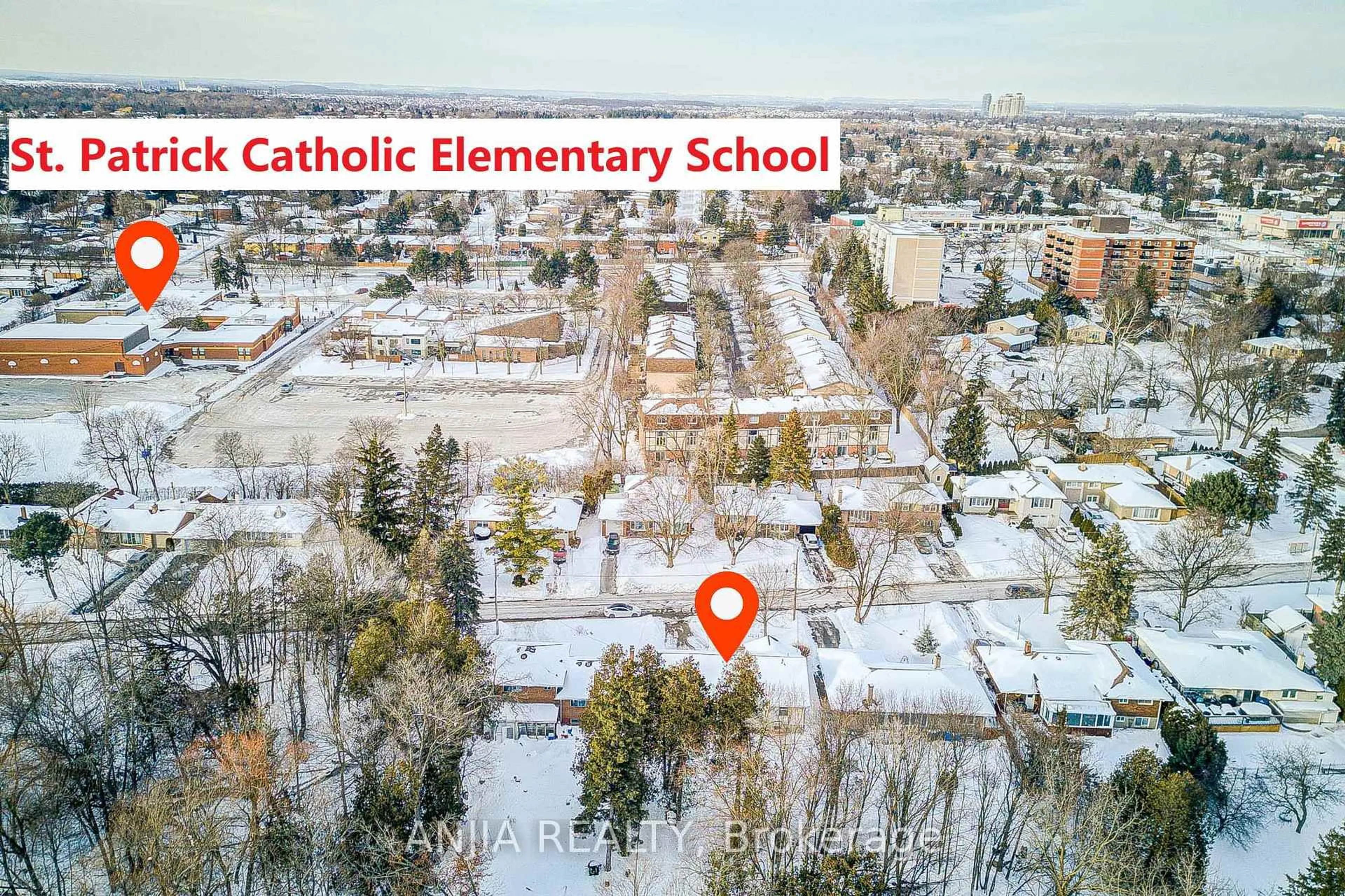 A pic from outside/outdoor area/front of a property/back of a property/a pic from drone, street for 11 Drakefield Rd, Markham Ontario L3P 1G6