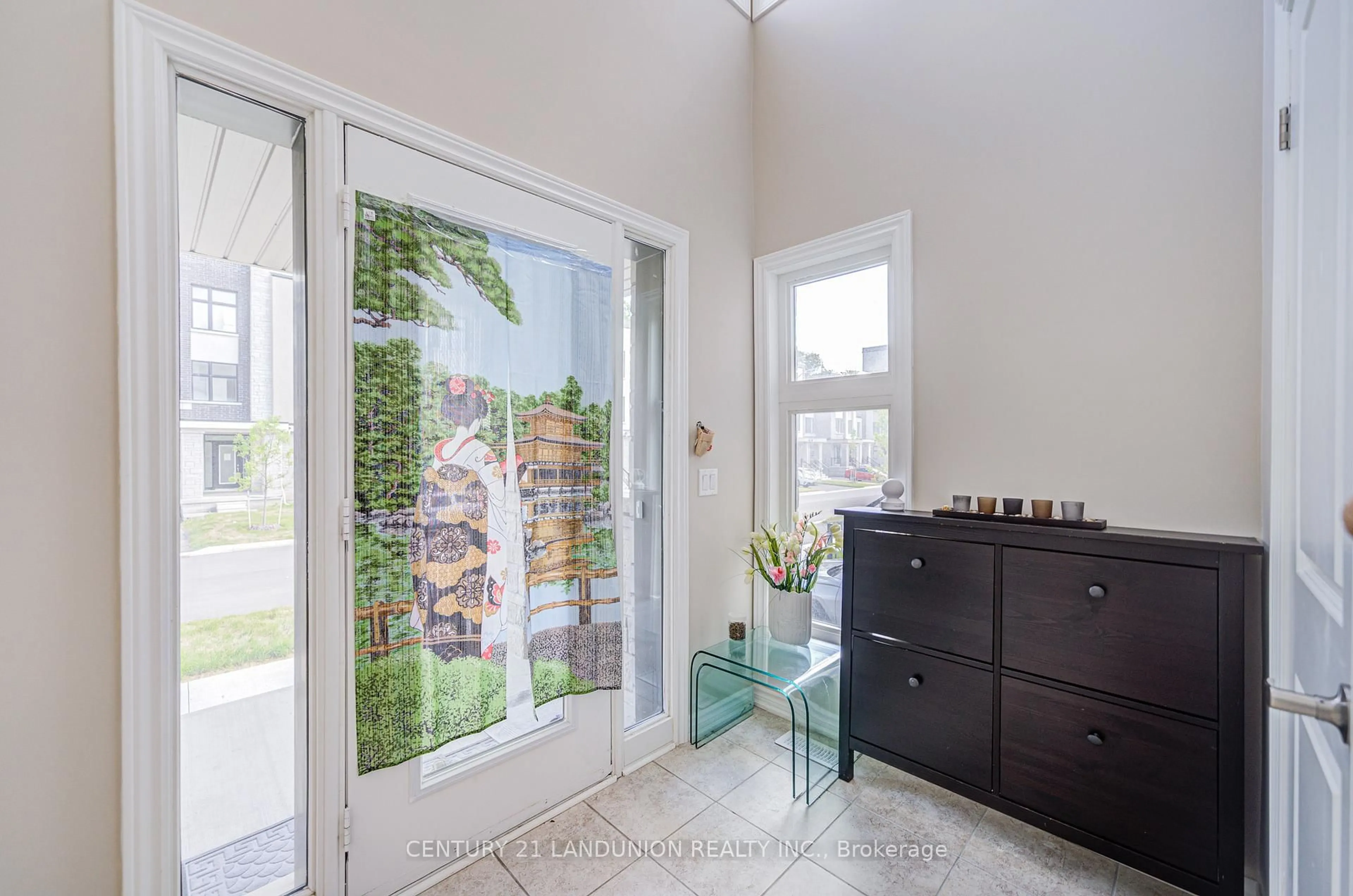 Indoor entryway for 65 Puisaya Dr, Richmond Hill Ontario L4E 1L2