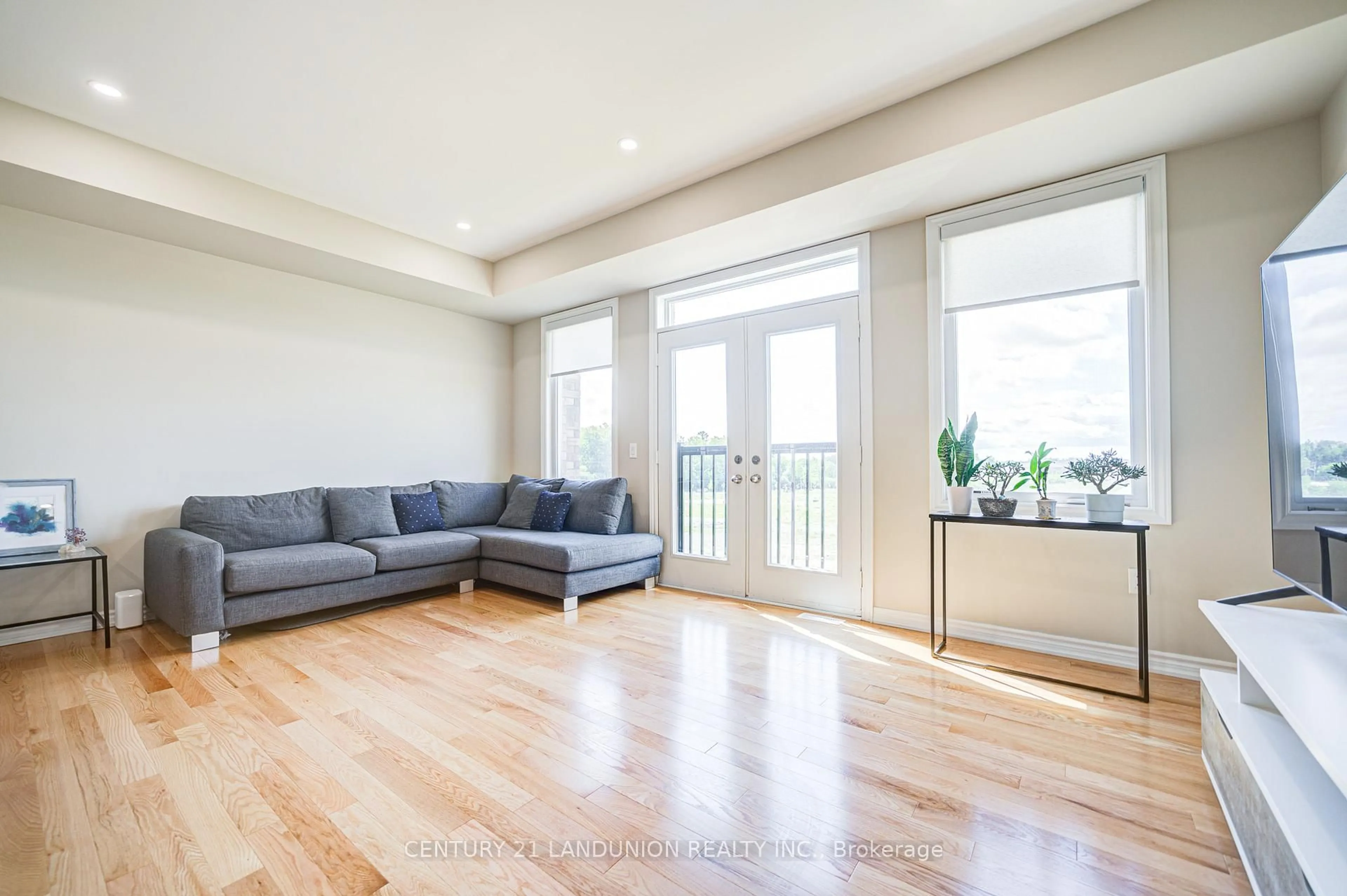 Living room with furniture, wood/laminate floor for 65 Puisaya Dr, Richmond Hill Ontario L4E 1L2