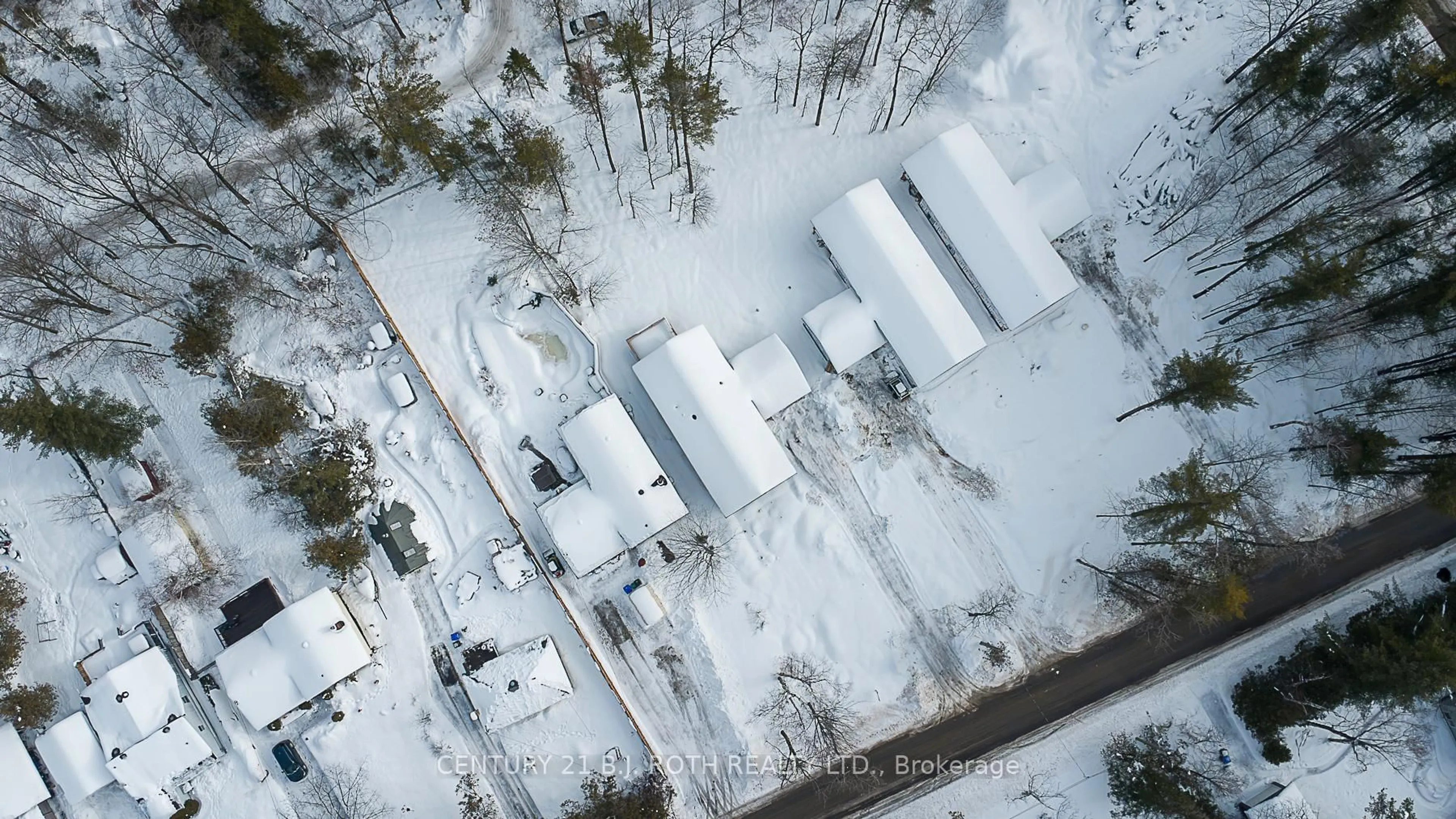 A pic from outside/outdoor area/front of a property/back of a property/a pic from drone, street for 3187 Cove Ave, Innisfil Ontario L9S 2K7