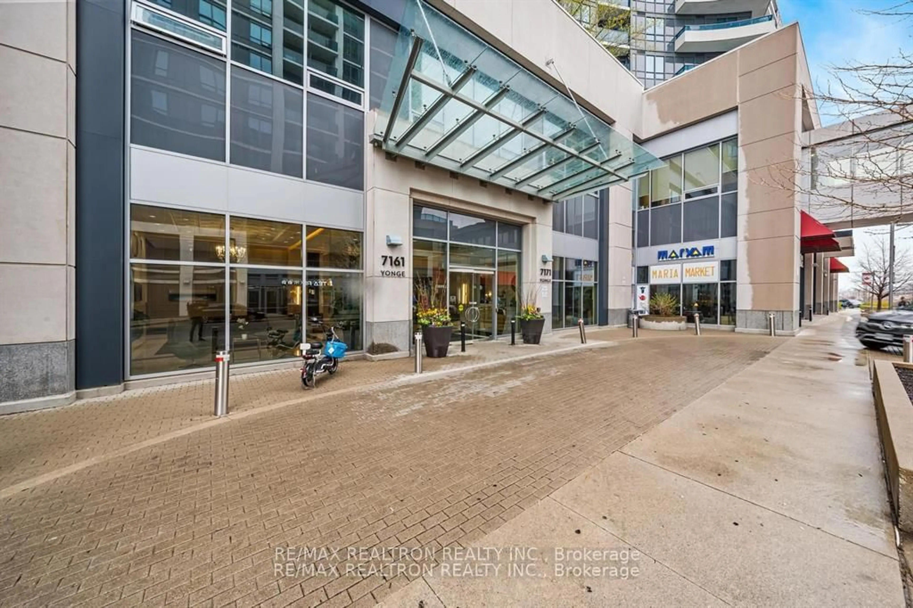 Indoor foyer for 7161 Yonge St #Ph15, Markham Ontario L3T 0C8