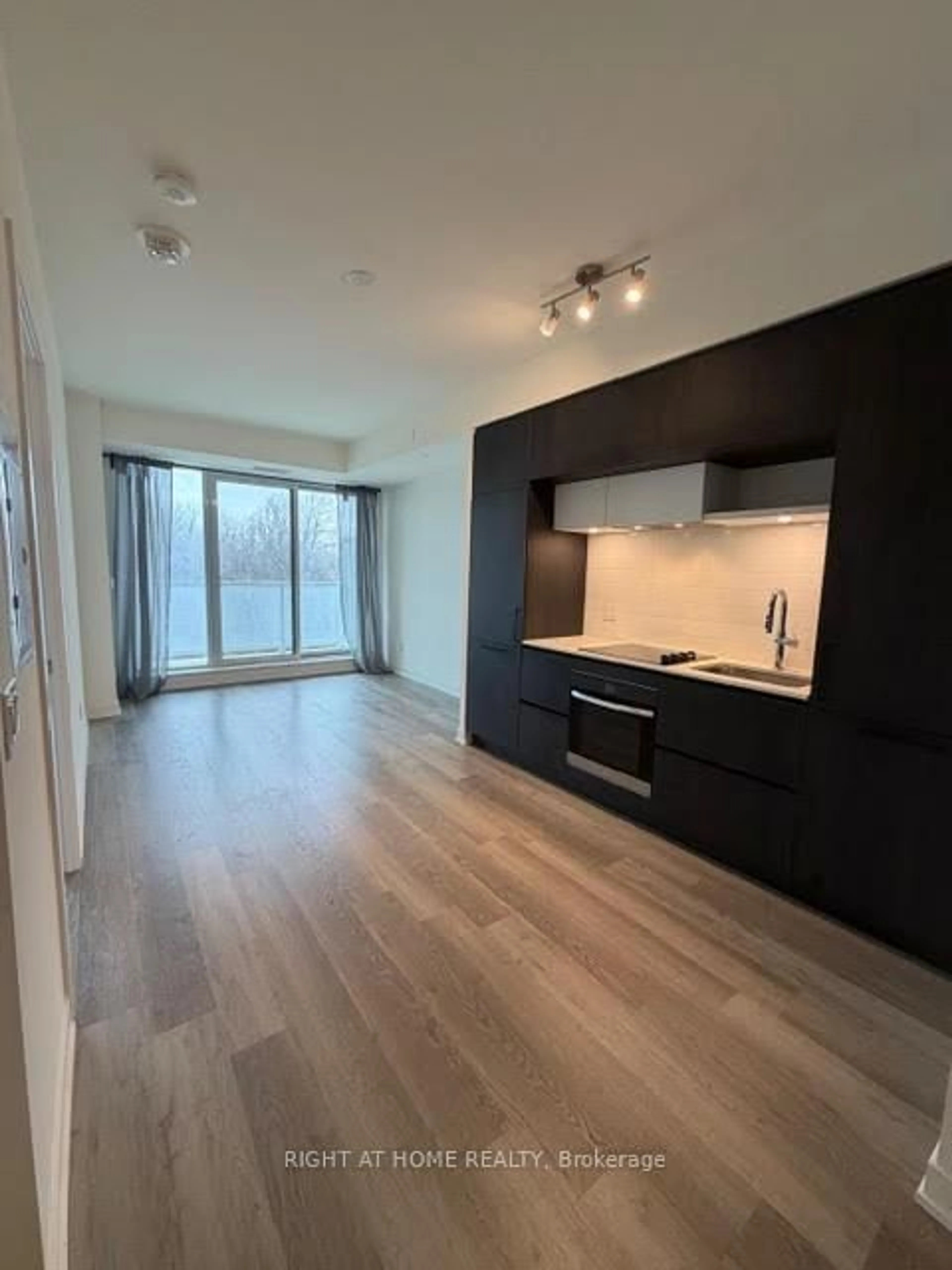 A pic of a room for 6 DAVID EYER Rd #307, Richmond Hill Ontario L4S 0N5